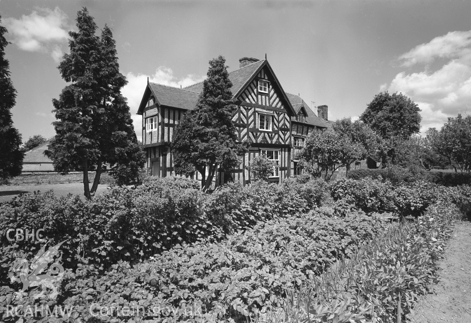 Exterior: general view