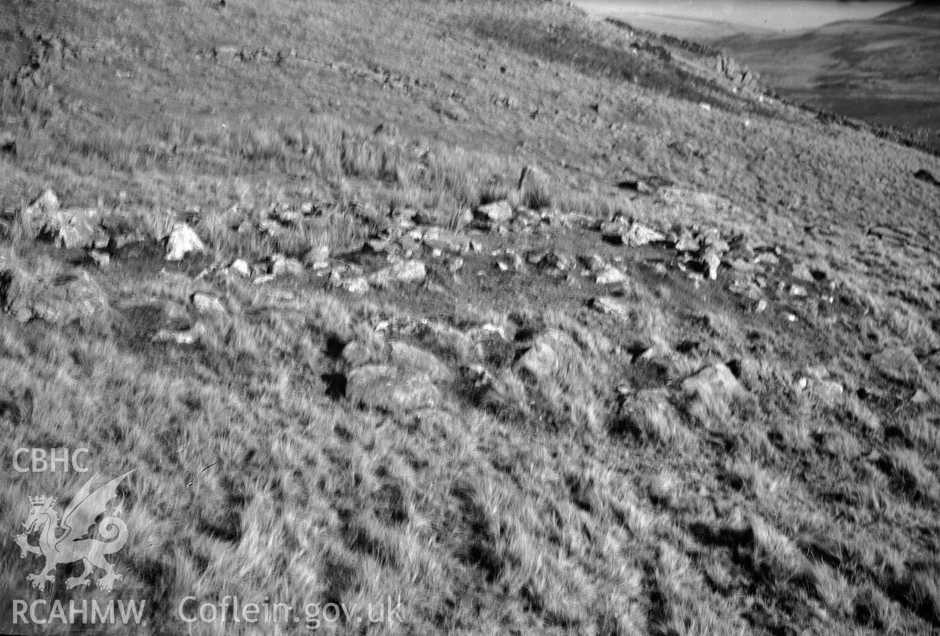 View of Clogwyn yr Eryr long hut, Caerhun taken in 13.05.1948.