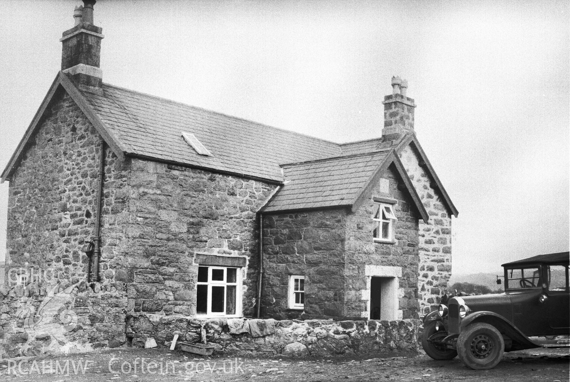 Exterior view of  Maes y Castell, Caerhun with old car in front taken in 19.10.1949.