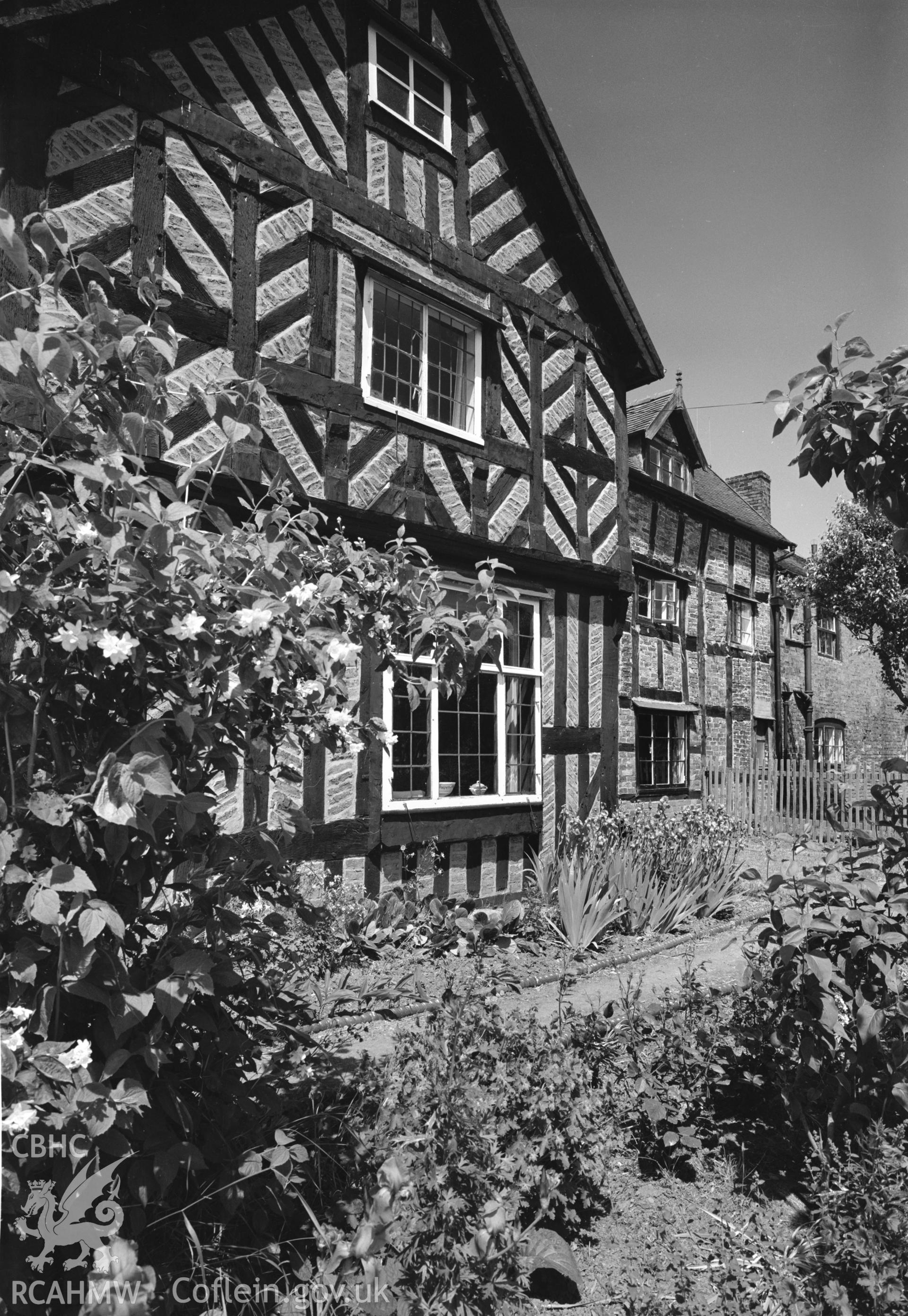 Exterior: general view