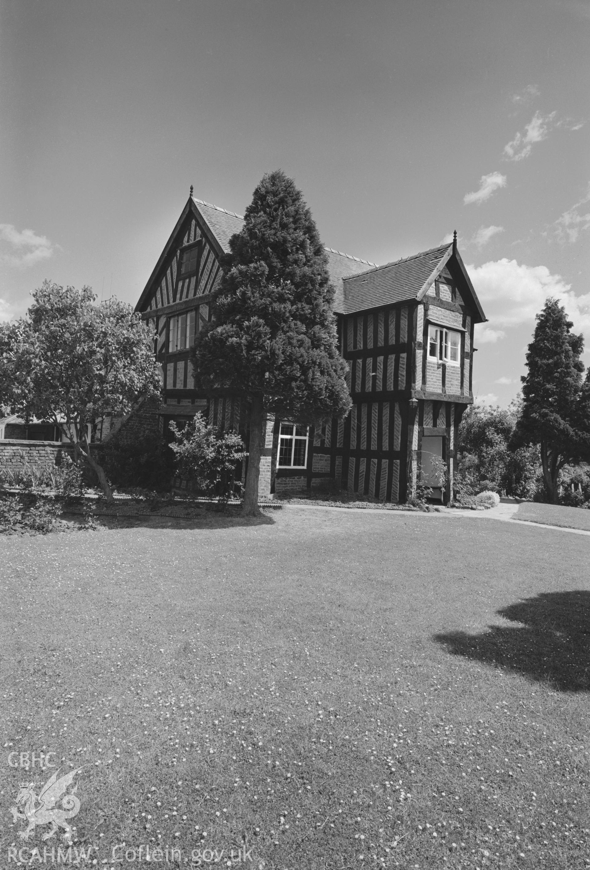 Exterior: general view