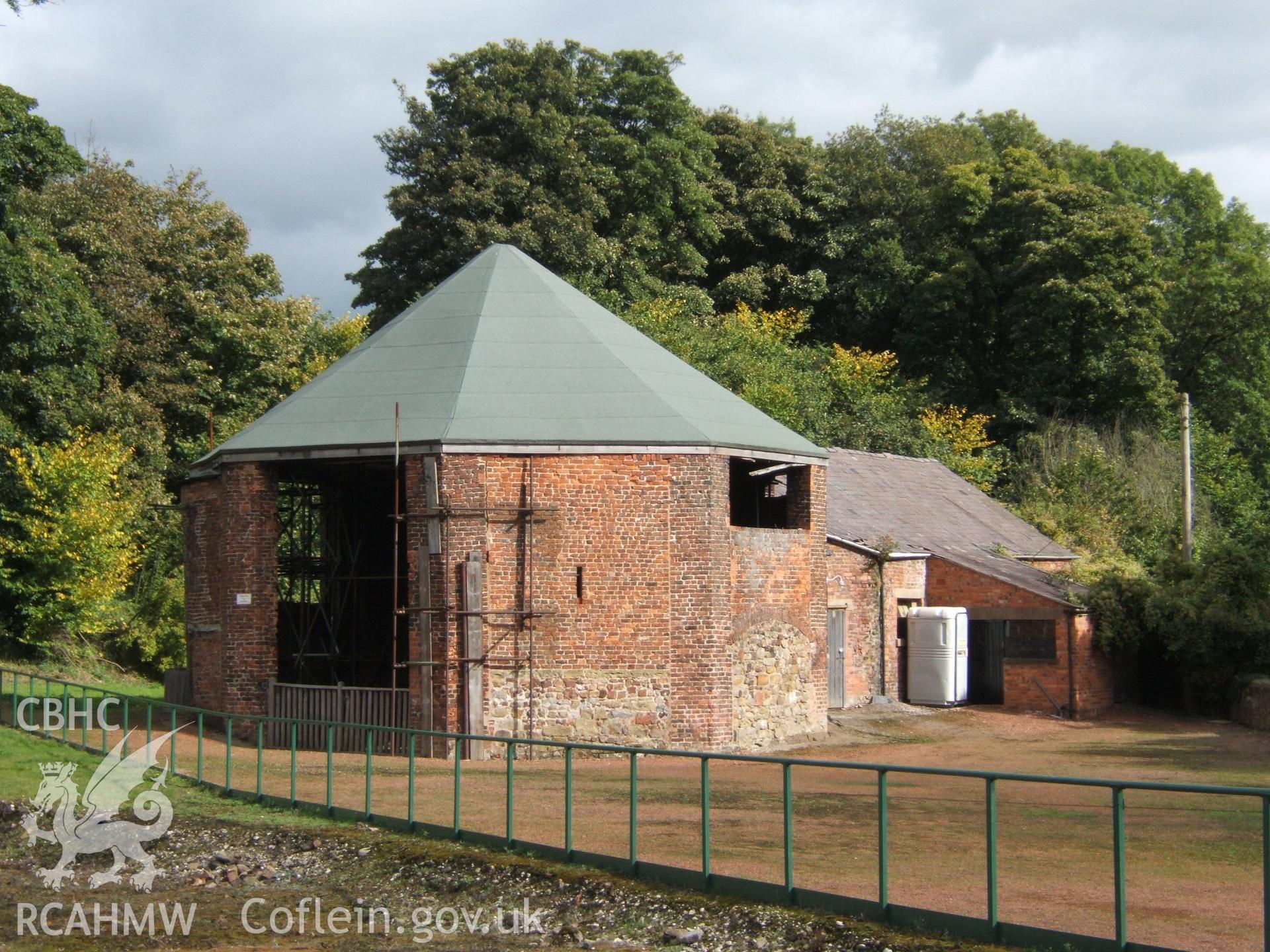 Octagonal house & fettling shop from the west.