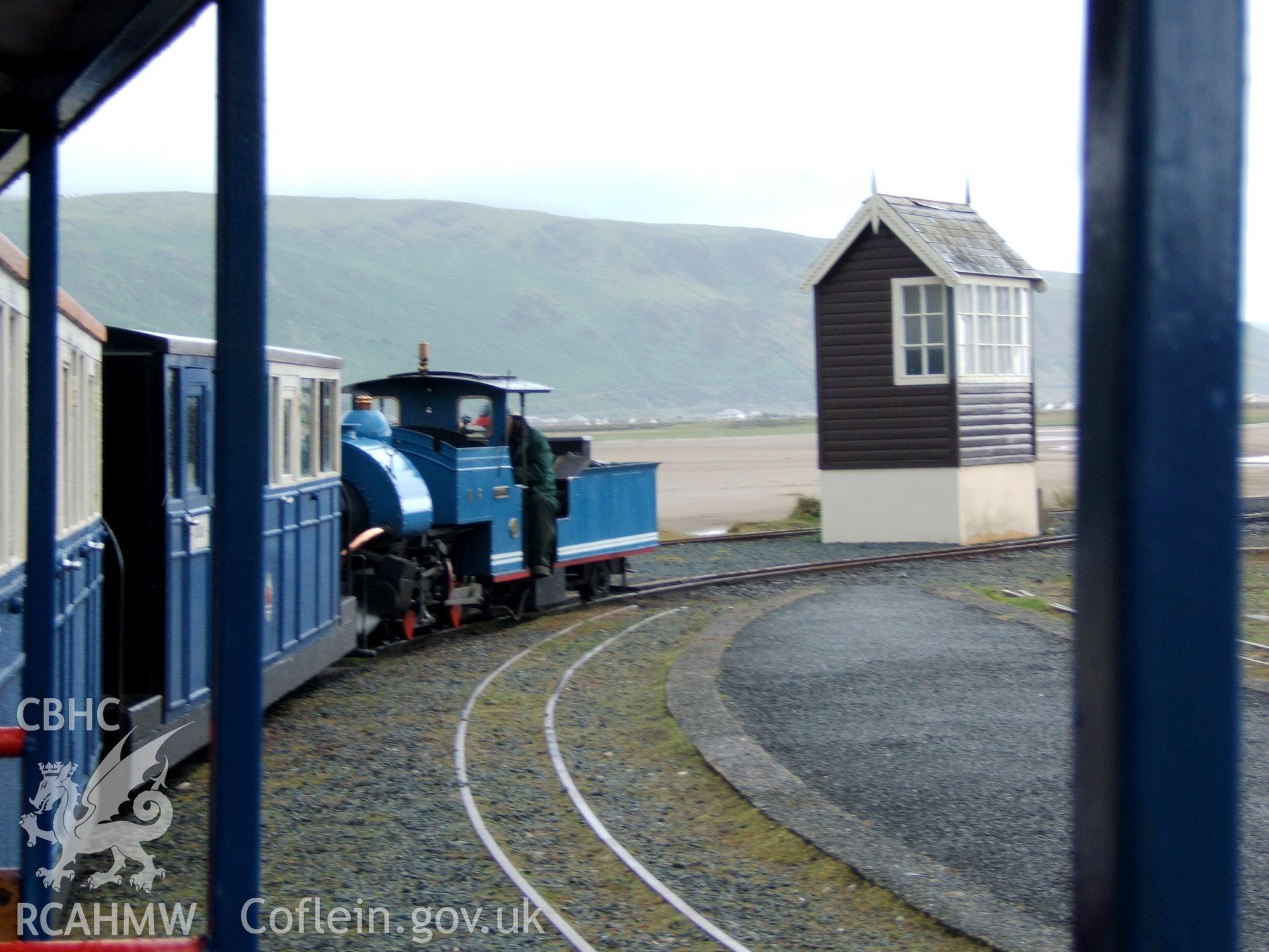'Sherpa' on train, with Ferry Station cabin, looking east.