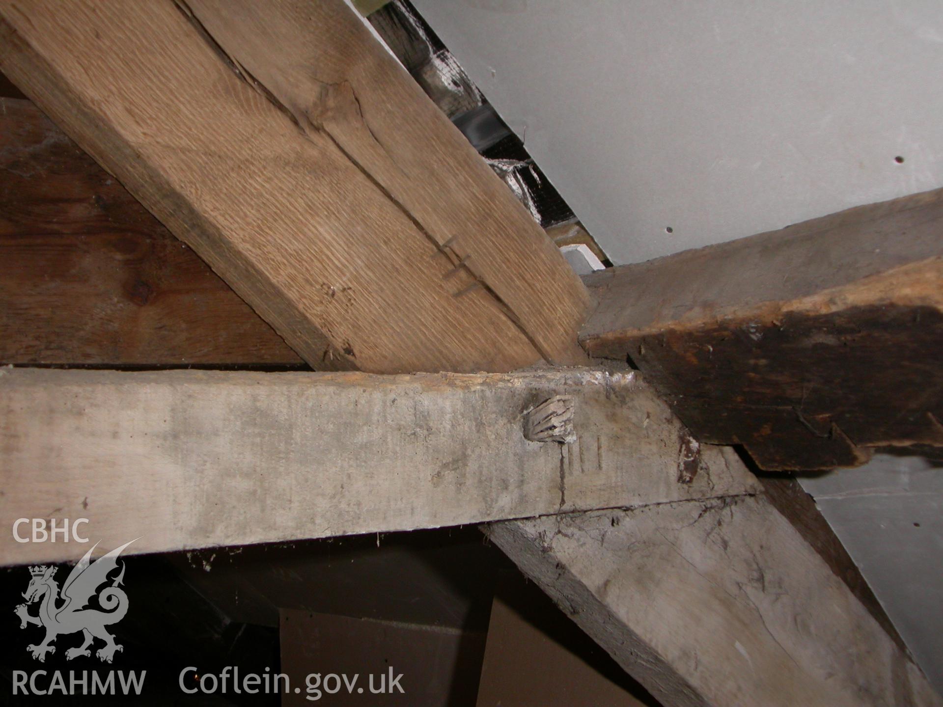 Lap collar truss over west wing