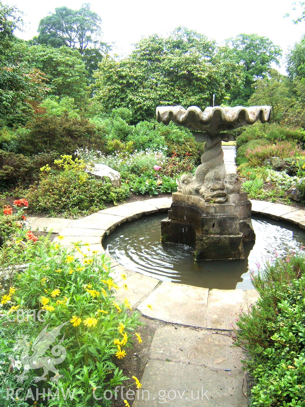 Eighteenth-century Scallop Fountain in the centre of the Round Garden.