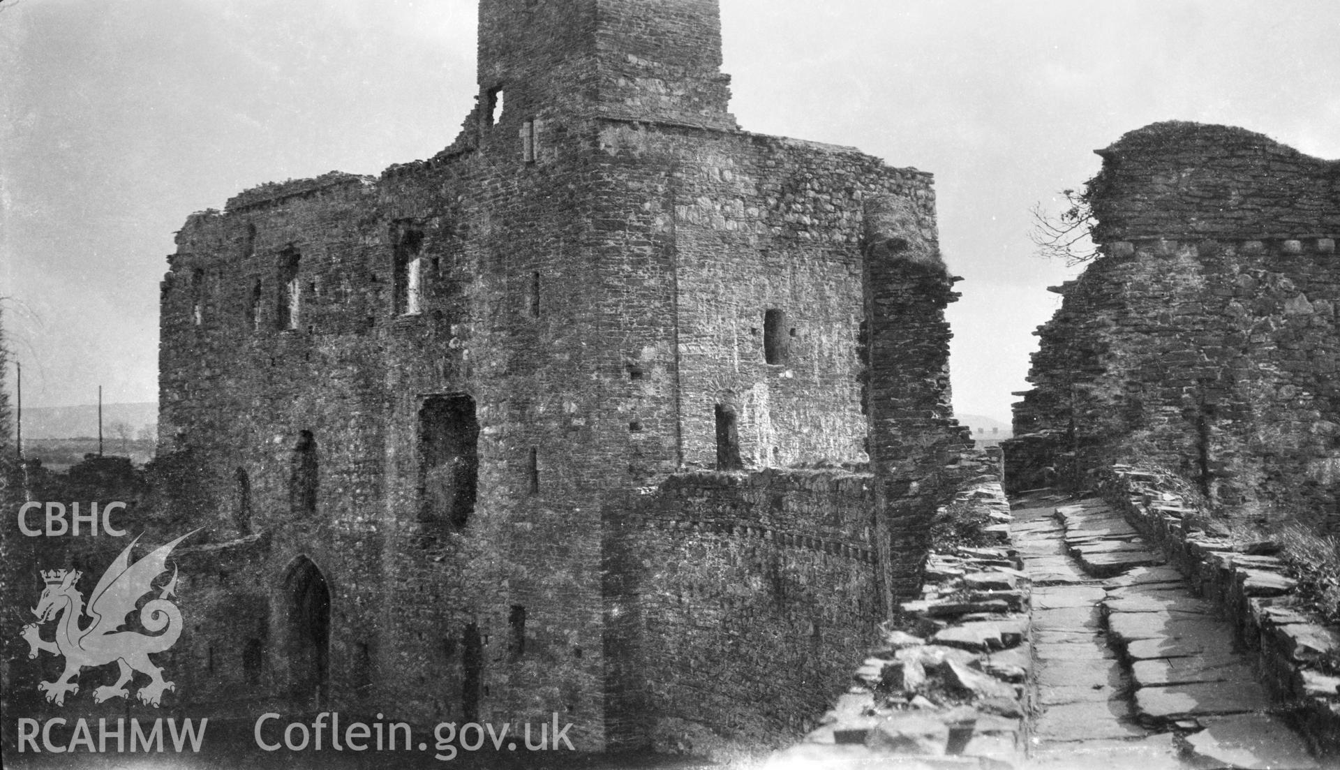 Photo showing Kidwelly Castle