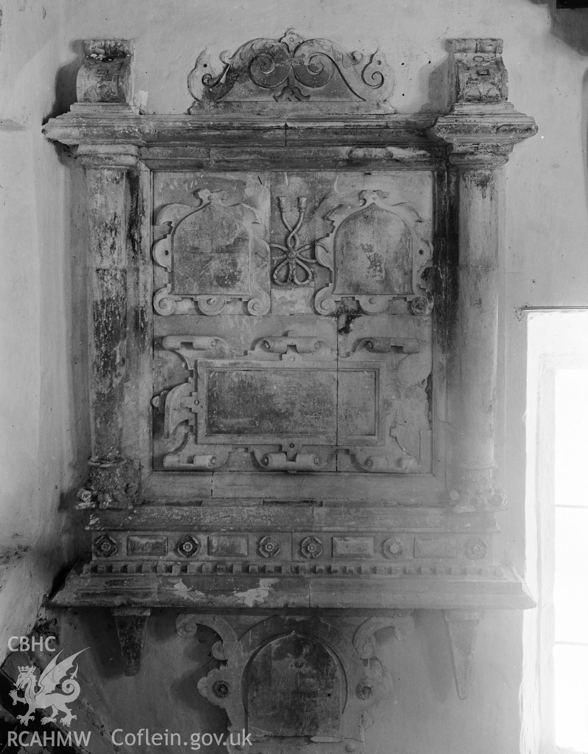 View of memorial on the east wall of the chancel in Loveston Church taken in 29.08.1941.