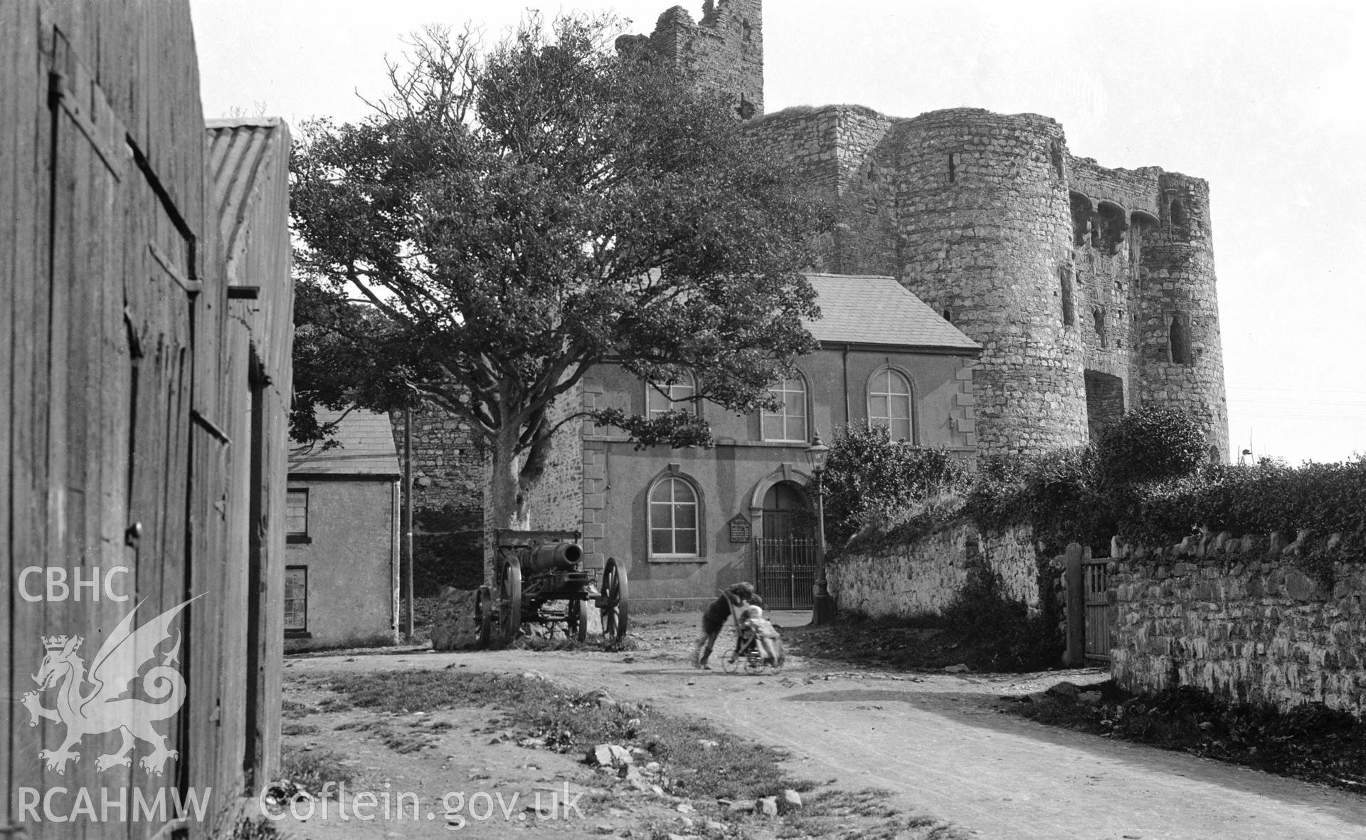 Photo showing Kidwelly Castle