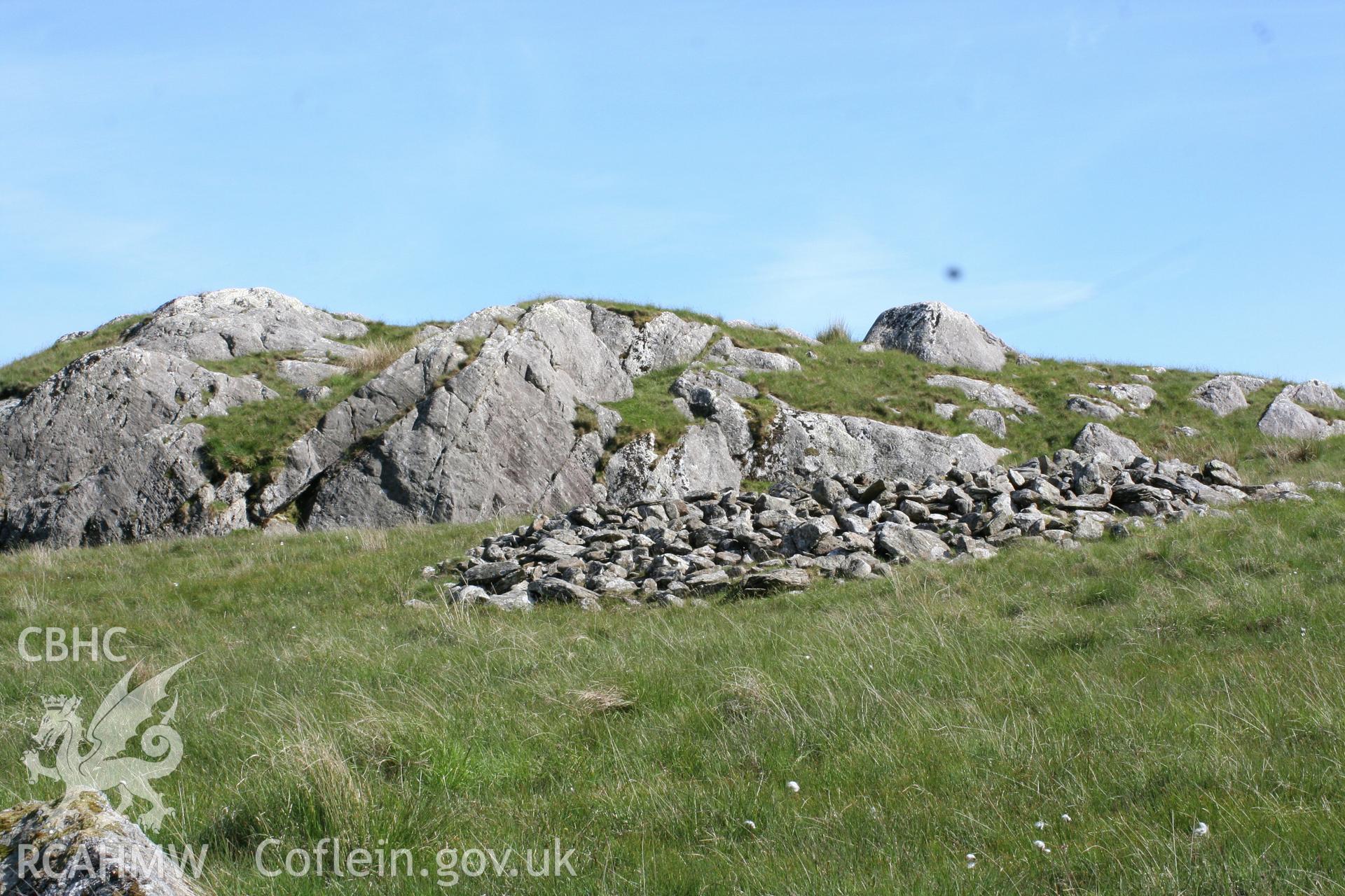 Cairn, SE of Pen y Gwryd, looking south