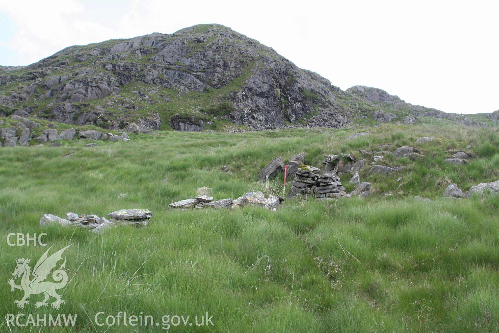 Row of stone cairns, Braich Llwyd, looking northeast