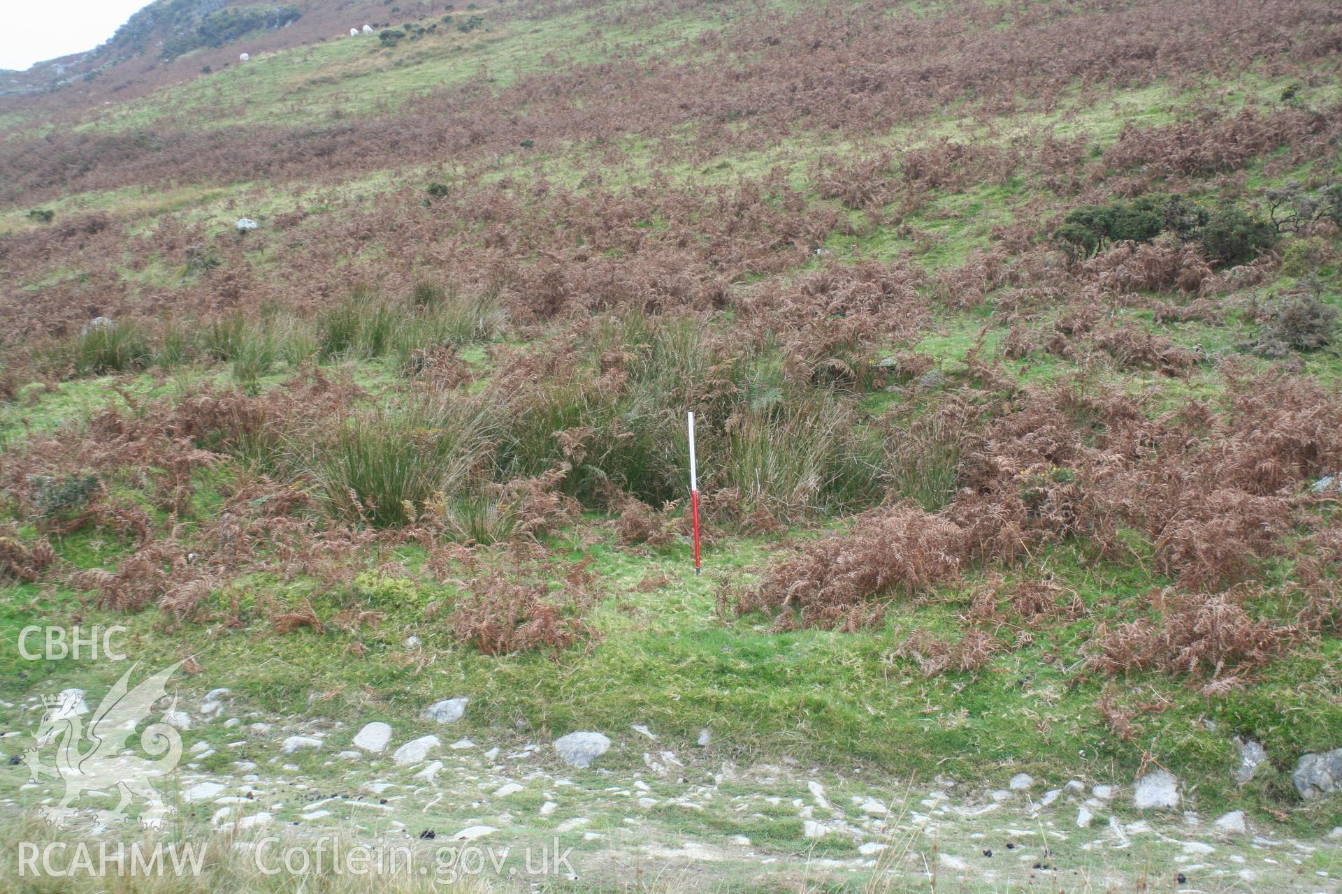 Round Huts, W of Mynydd Cribau, Cefn-Glas, looking southwest