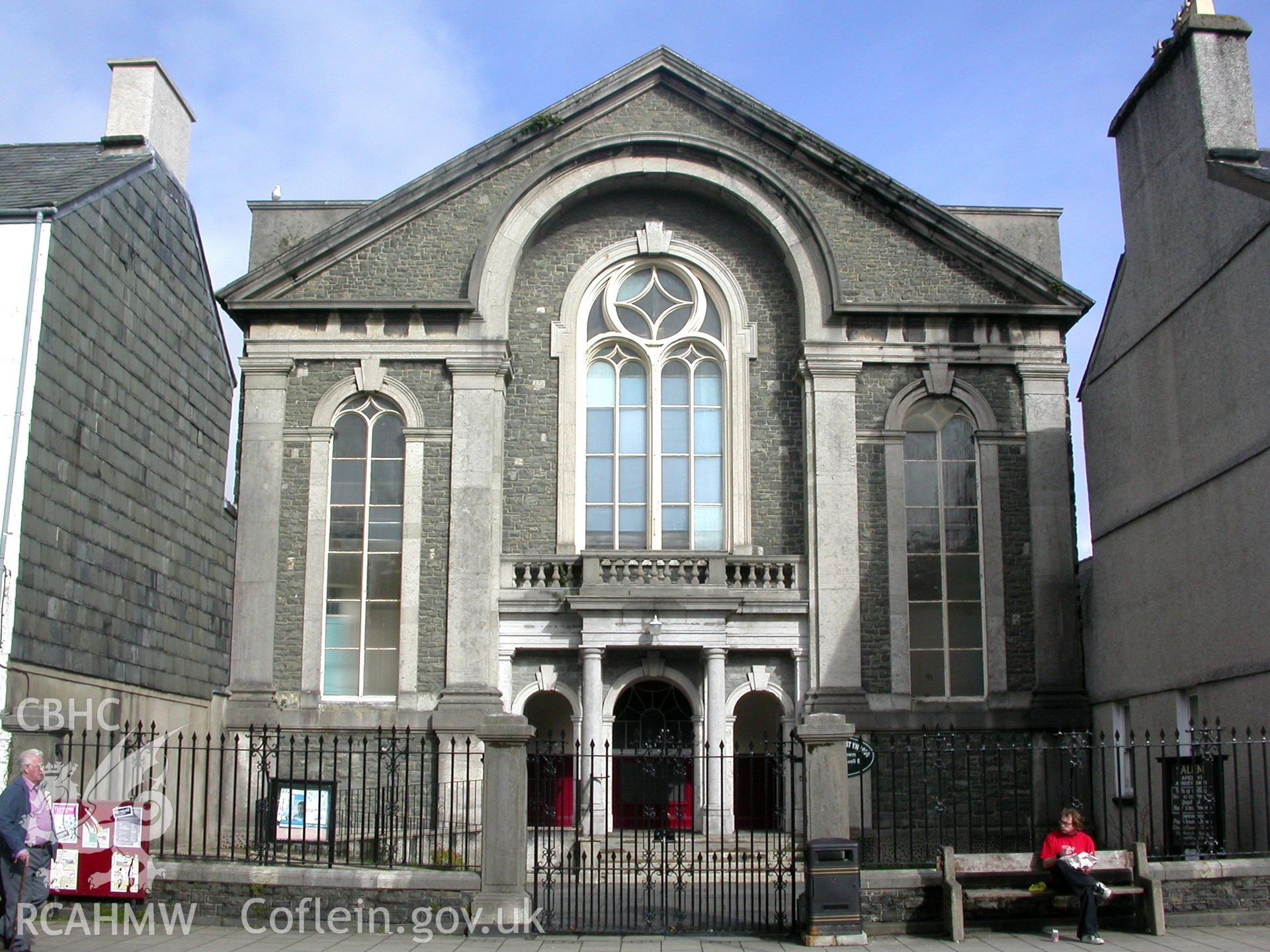 Colour digital photograph of Salem Welsh Independent Chapel, High Street, Porthmadog, Stephen Hughes, 03/04/2004.