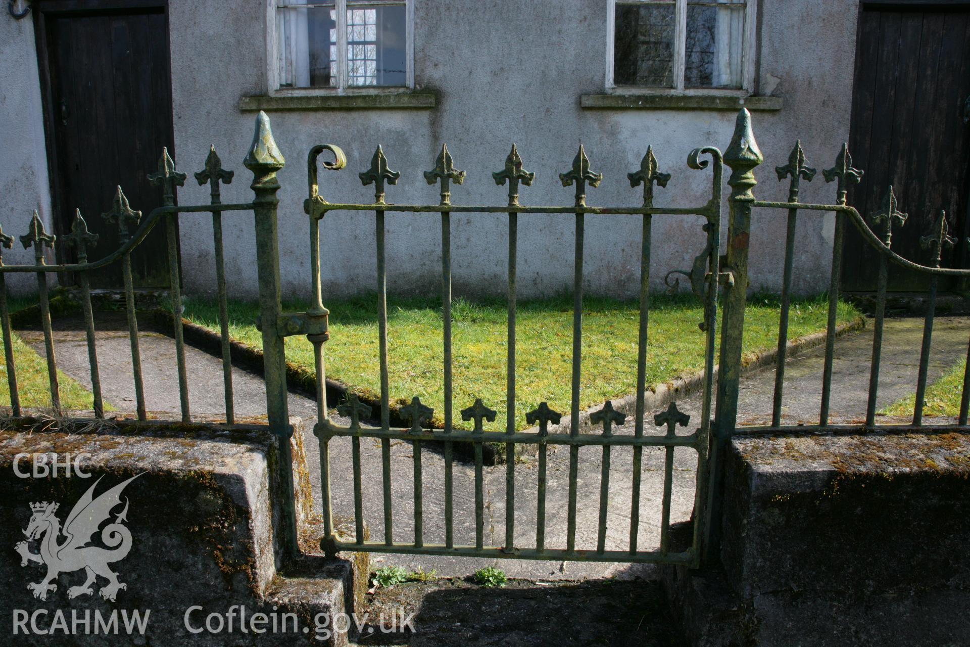 Hermon Chapel, north railings and gate