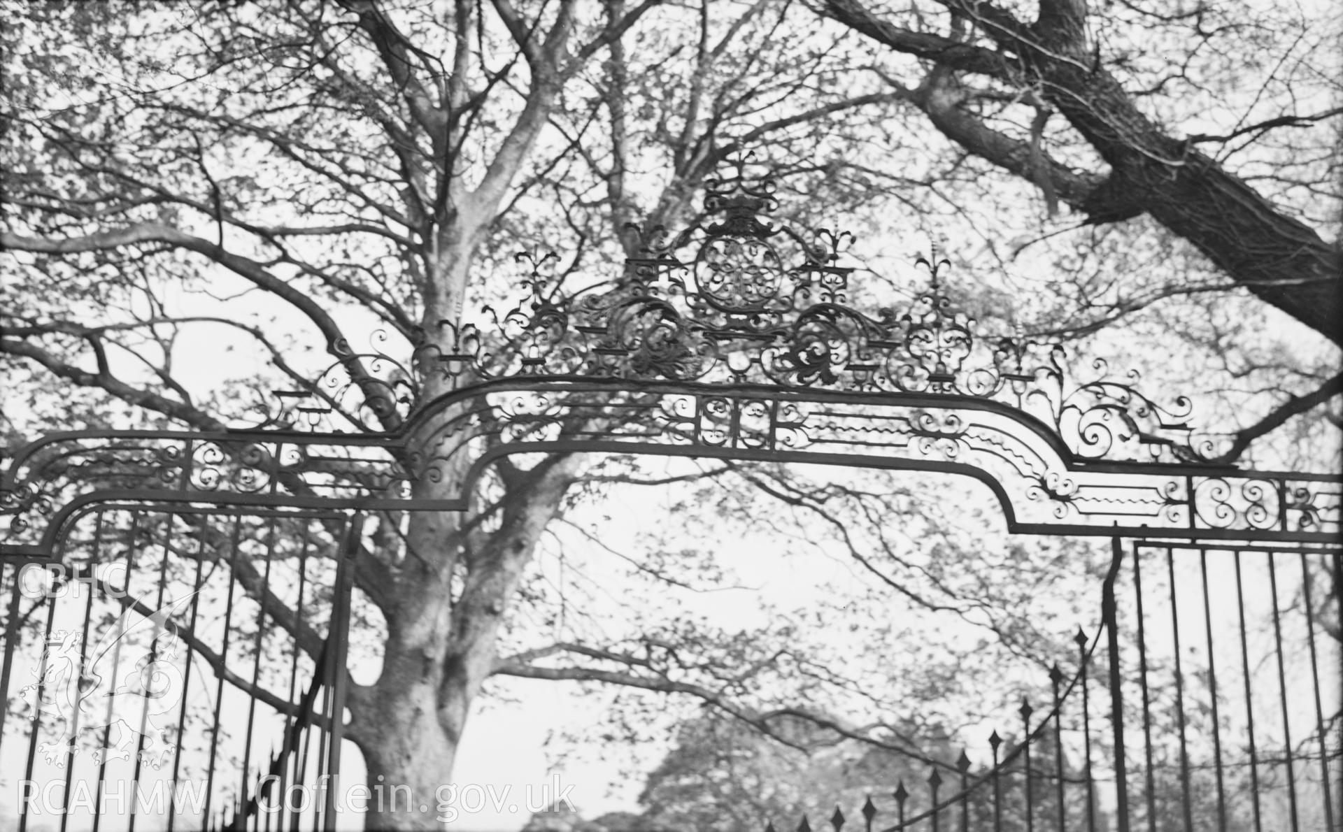 General view of gates