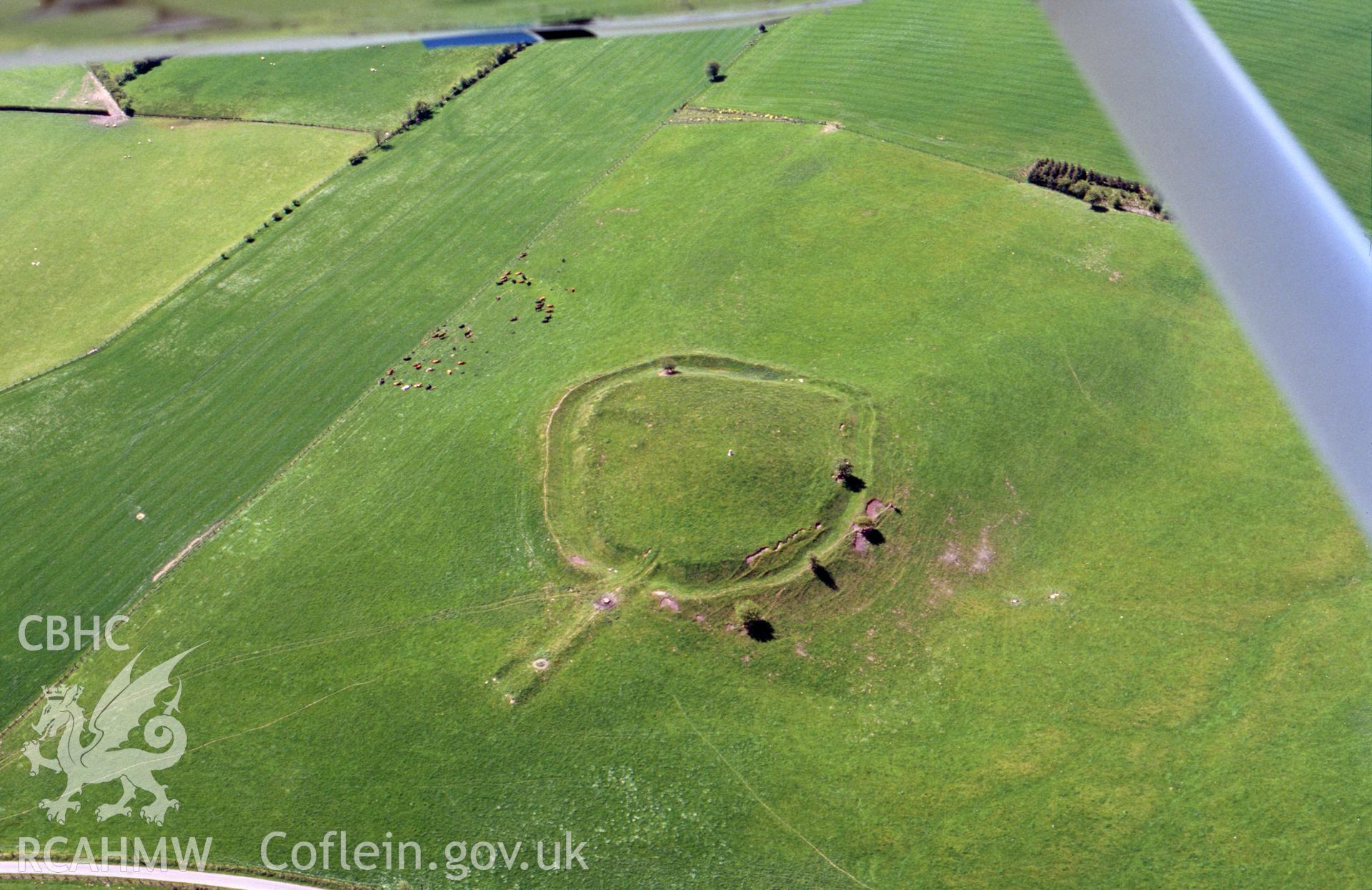 RCAHMW colour oblique aerial photograph of Twyn y Gaer, hillfort. Taken by Toby Driver on 16/05/2002