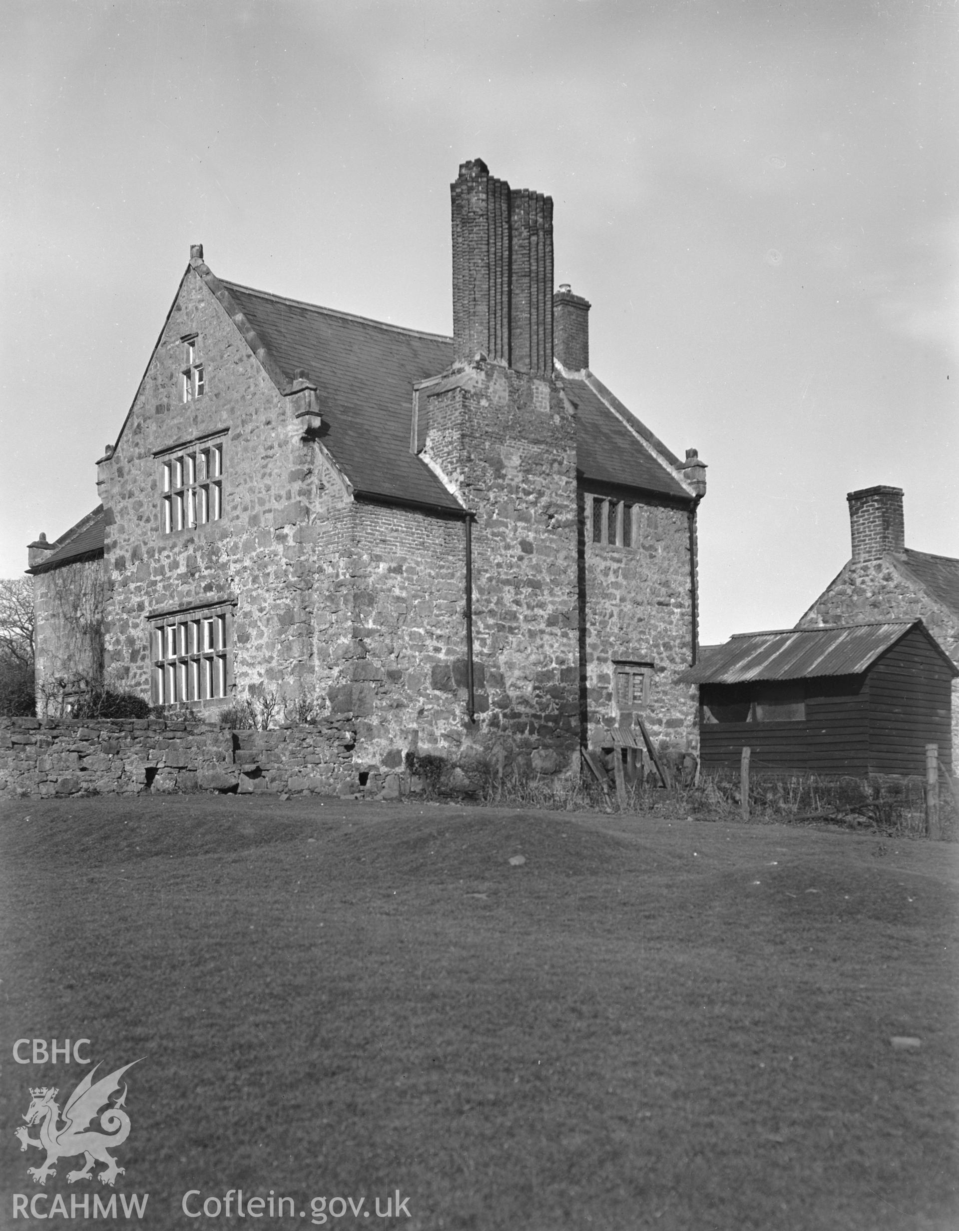 Exterior view of Fferm, Hope taken 08.04.1942.