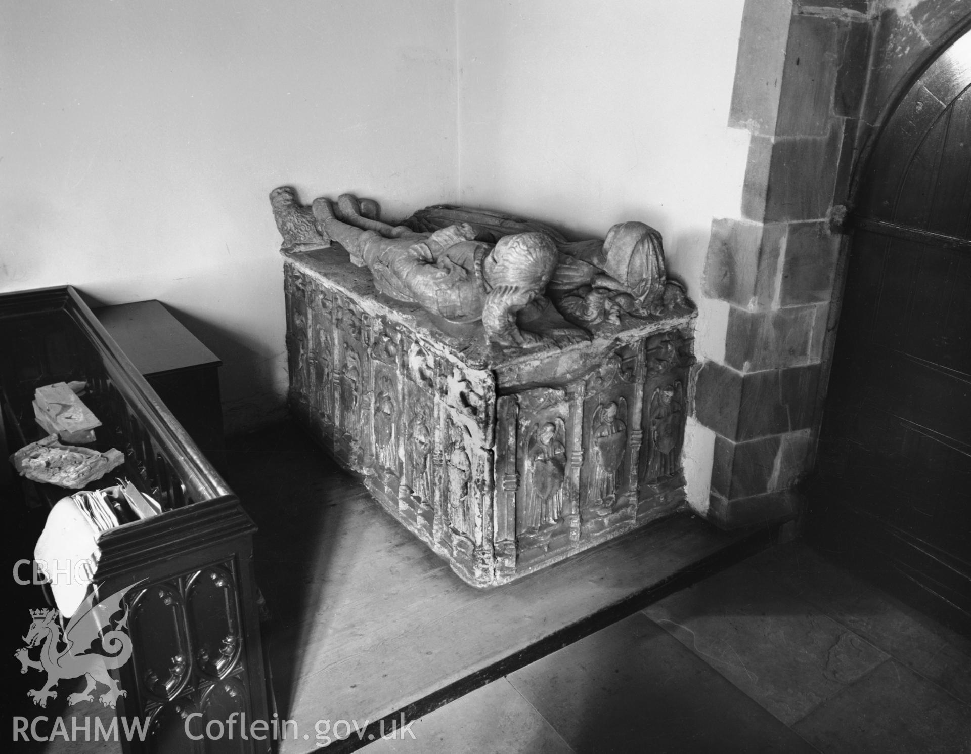 Interior view showing tomb.