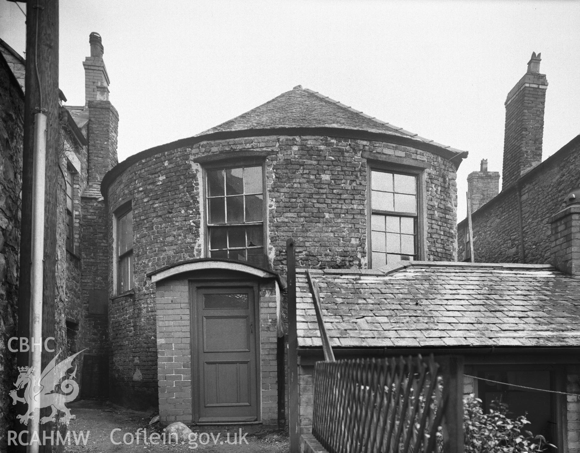 Exterior view of the Cock Pit,  Conway, taken 06.09.1939.