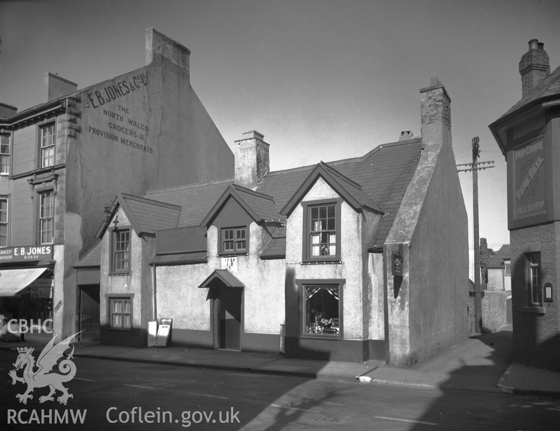 Exterior view of number 11 Castle St,  Conwy, taken 11.10.1959.