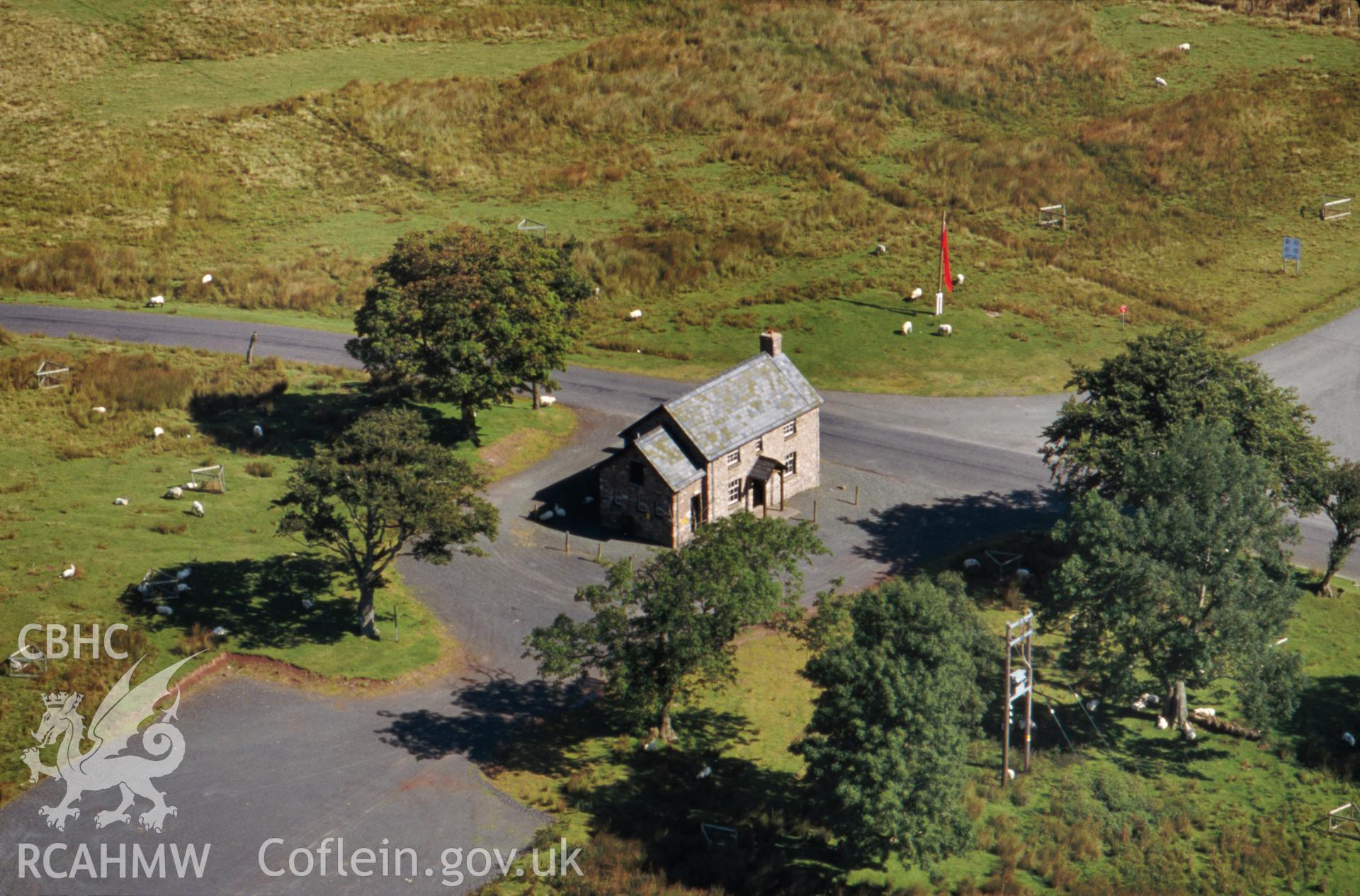 RCAHMW colour slide oblique aerial photograph of Drovers's Arms, Duhonw, taken on 27/08/1998 by Toby Driver