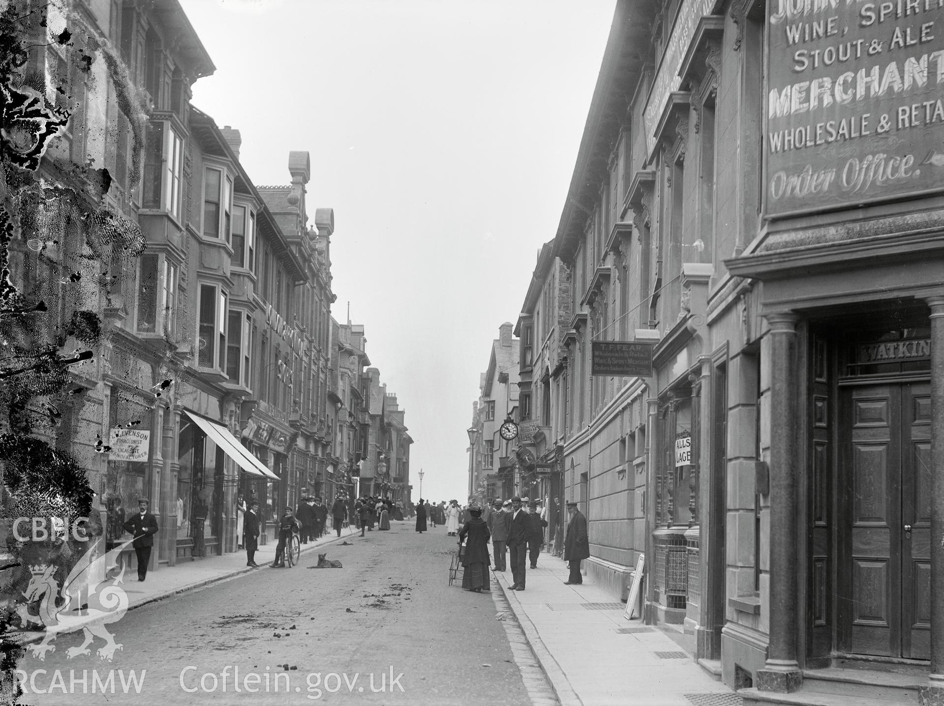 Black and white image dating from c.1910 showing view down Terrace Road looking toward the seafront,  taken by Emile T. Evans.