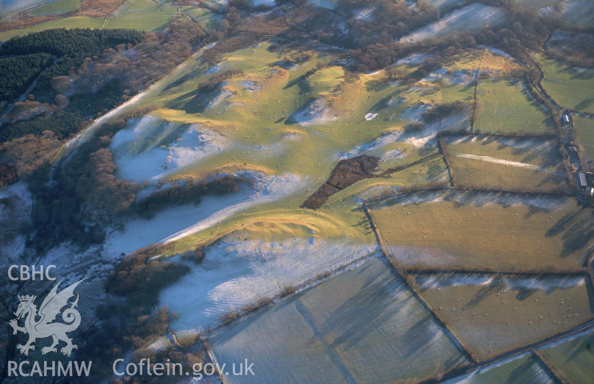 RCAHMW colour slide oblique aerial photograph of Gilfach-y-dwn Fawr, Hillfort, taken on 11/01/1999 by Toby Driver