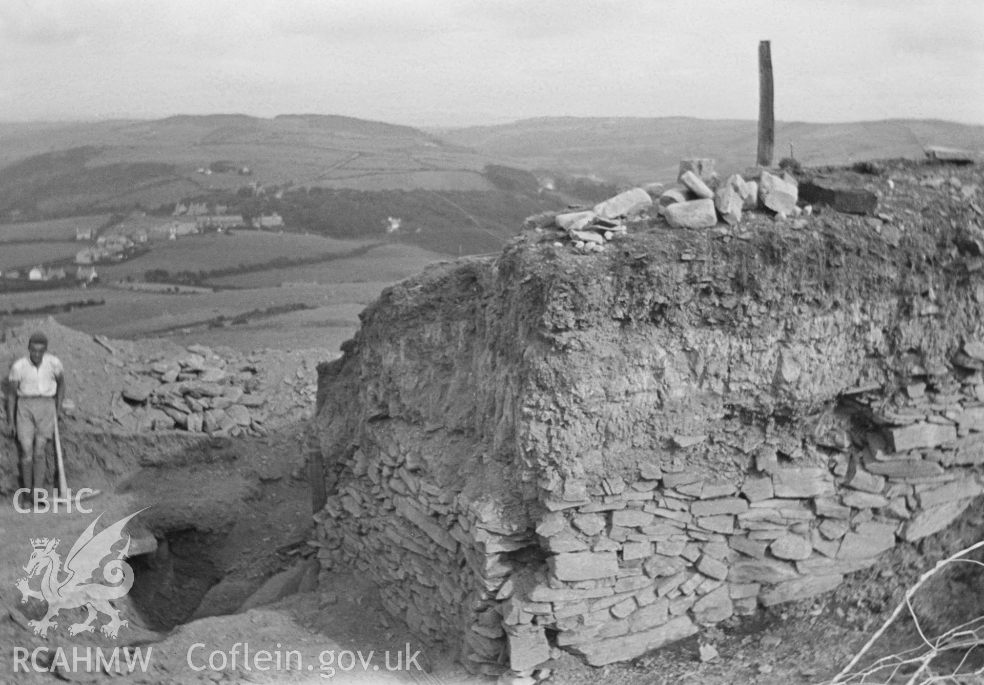 Excavation detail showing south gate