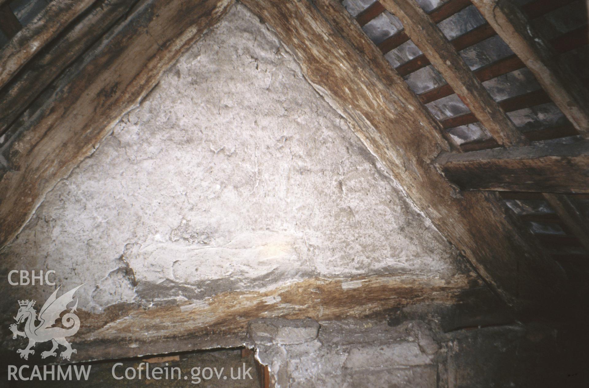 Interior view showing truss over cross-passage.