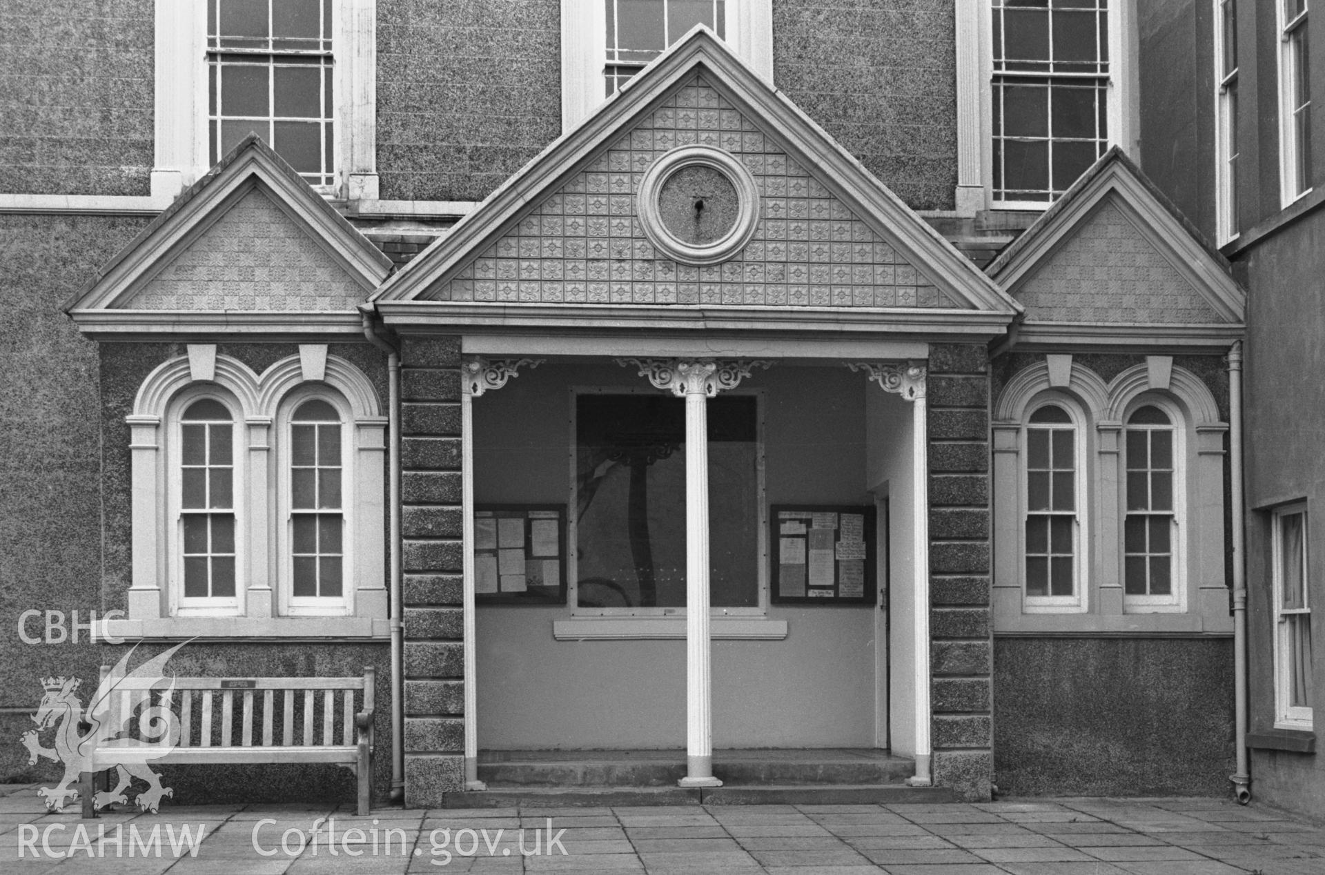 Exterior view, main facade, Lion Street, NA/BR/95/50.