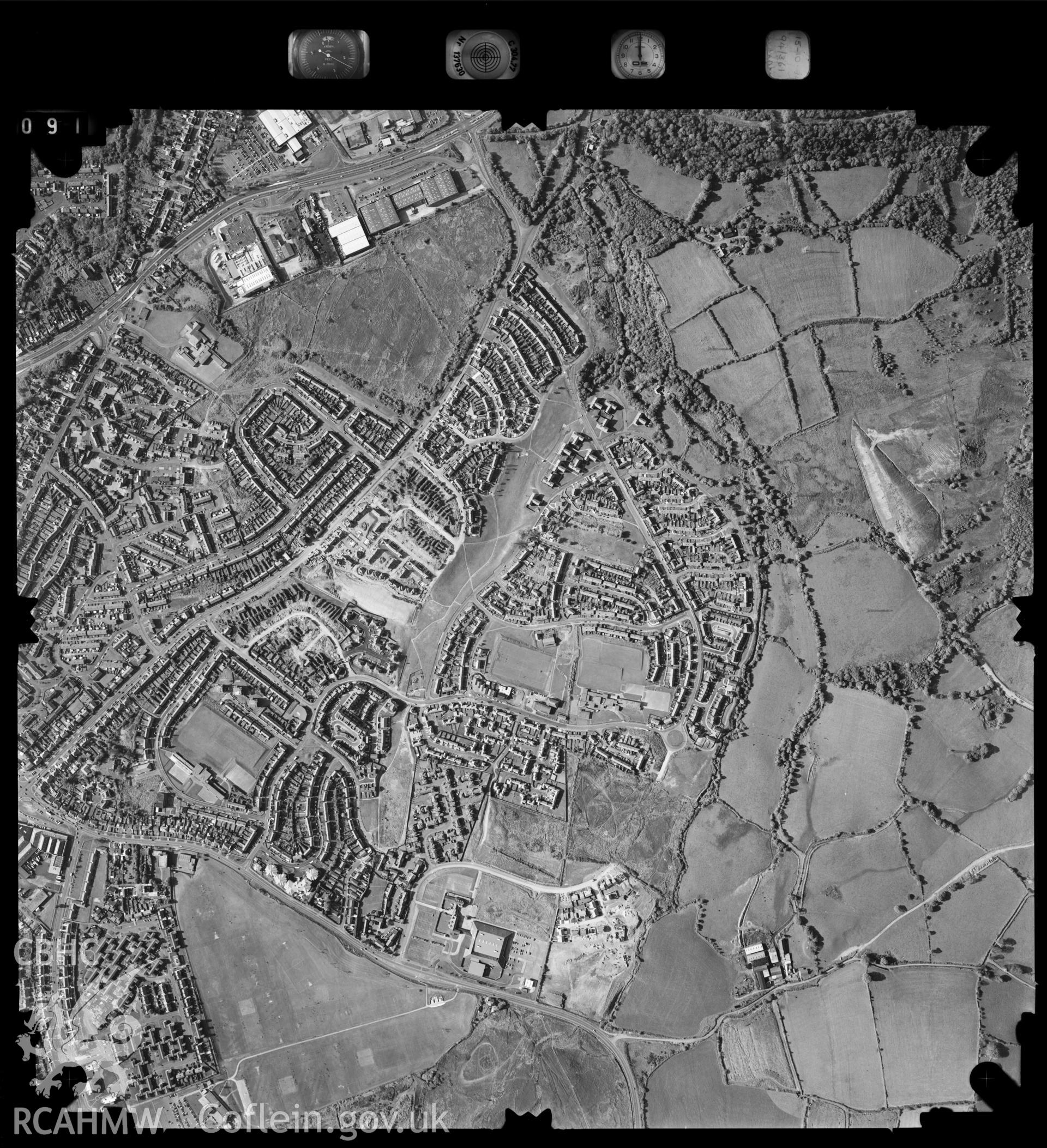 Digitized copy of an aerial photograph showing the Winsh-wen area of Swansea, taken by Ordnance Survey, 1994.