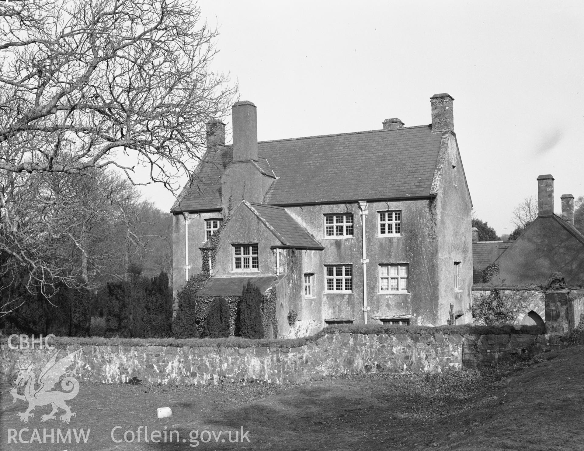 Exterior view of Plas Newydd, Llandwrog taken 01.04.1934.