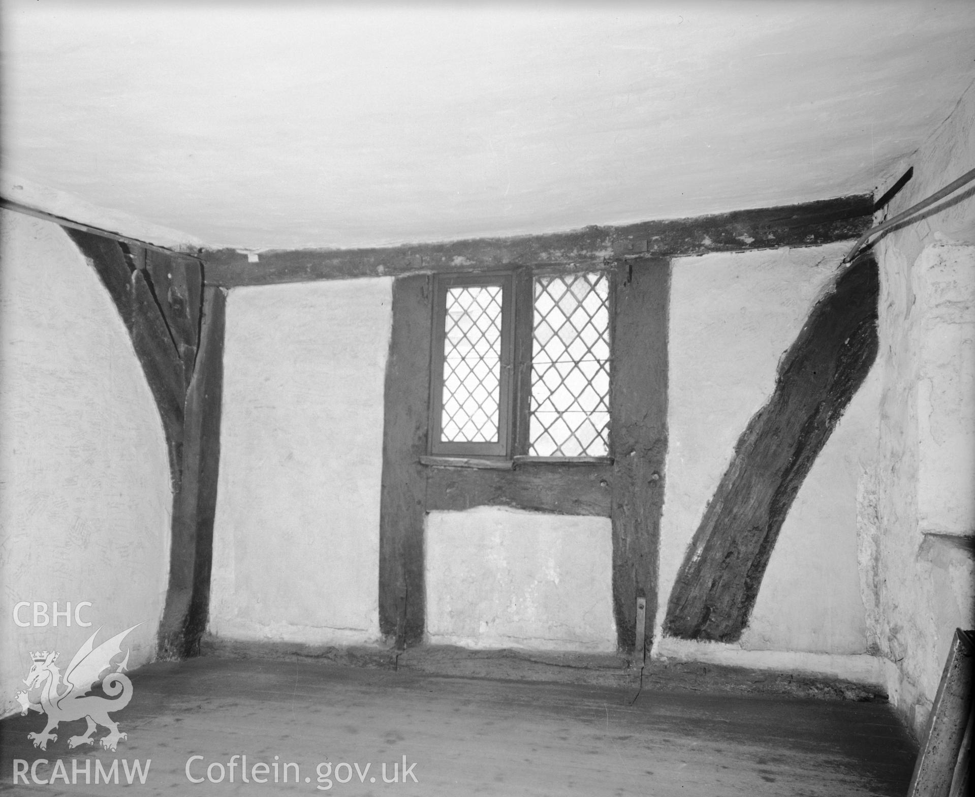 Interior view of window at Aberconway House, Conway taken 07.12.1950.