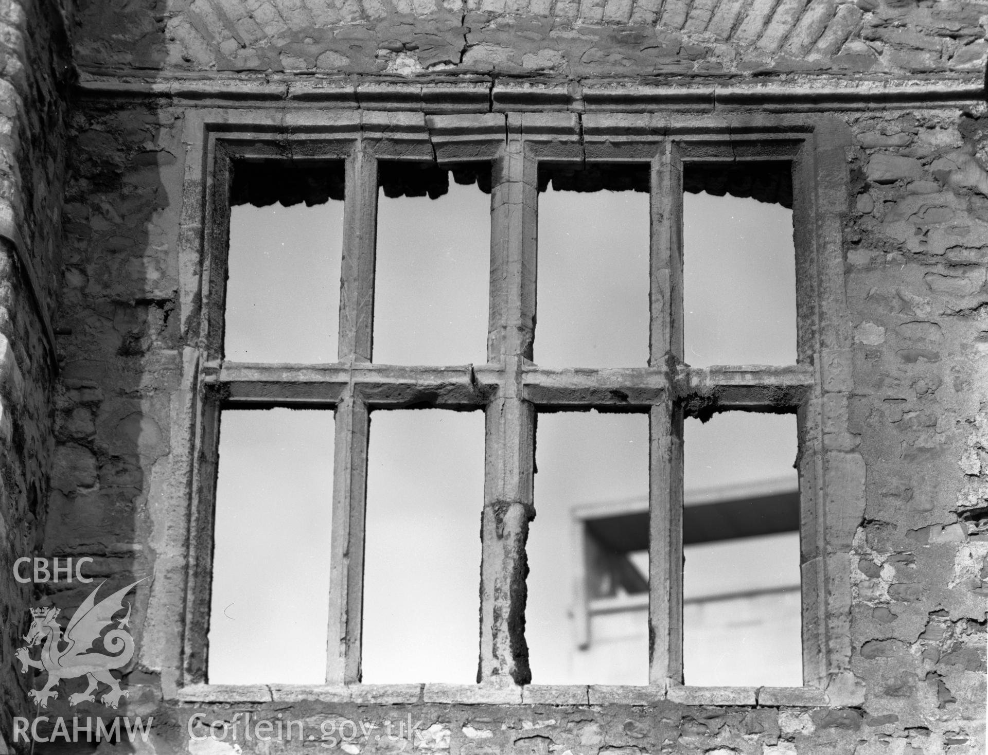 Window with mullions and transomes