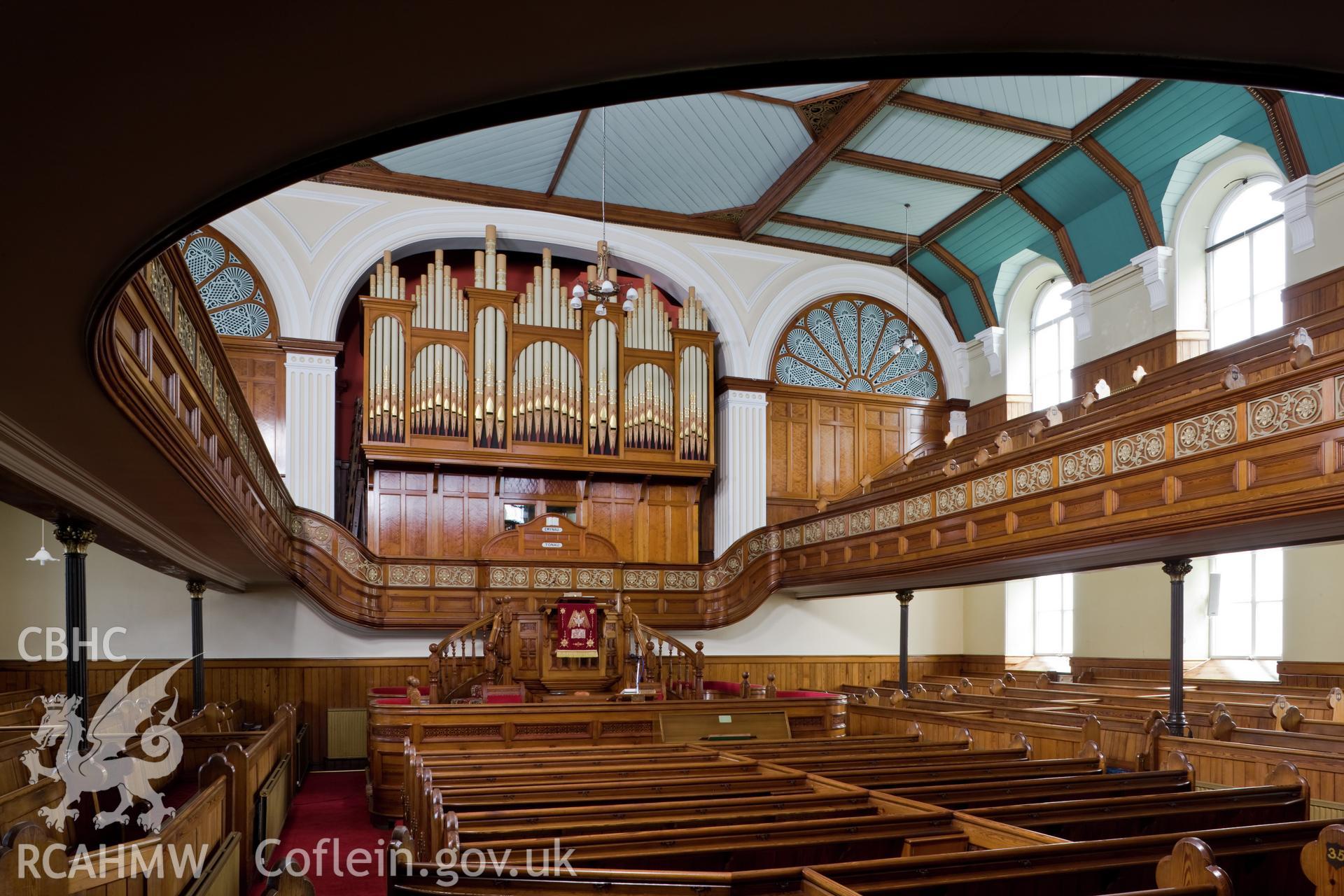 Sedd fawr from below the gallery.