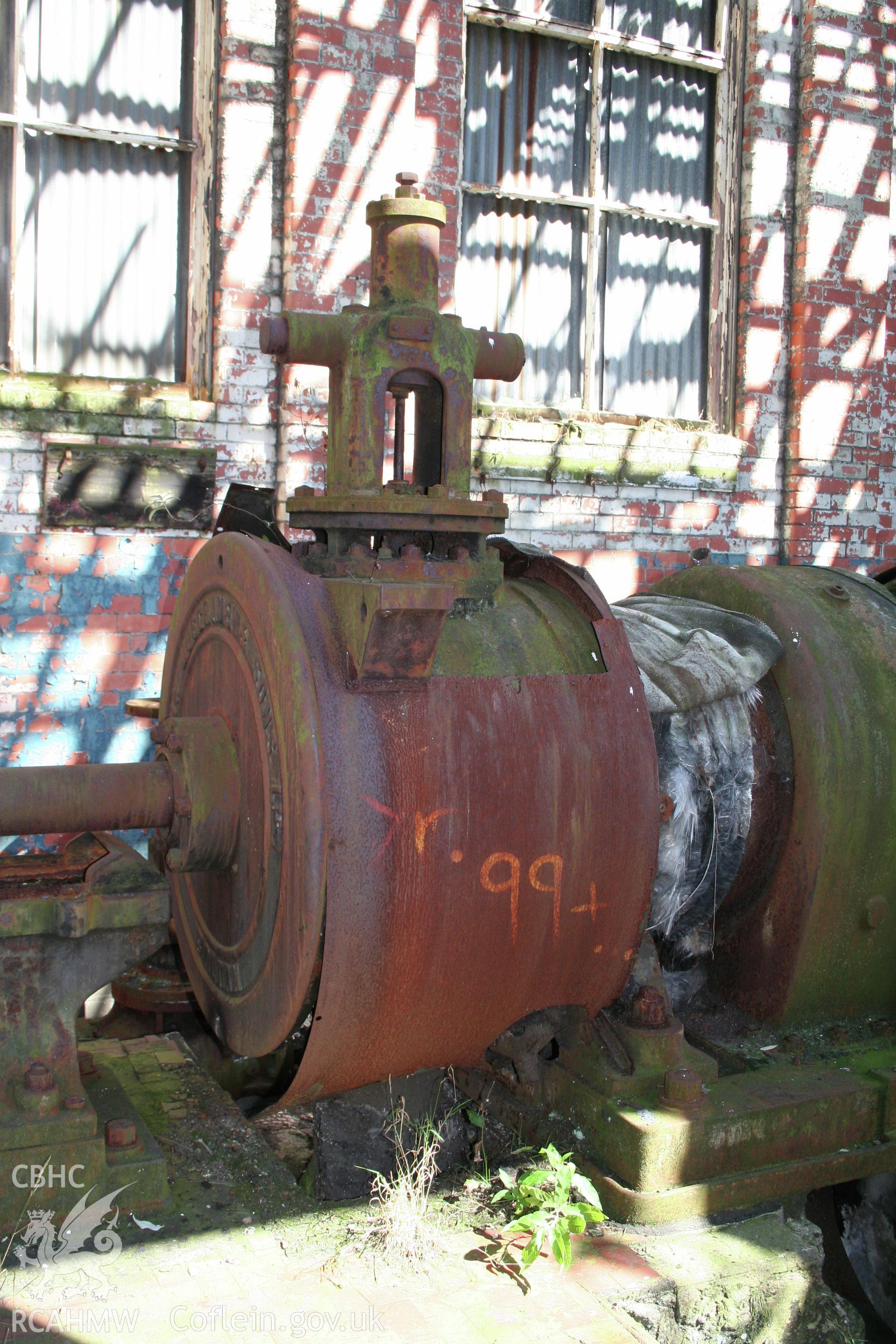 1910 Musgrove Engine, detail of the west end of the cylinder and one of the inlet valves.