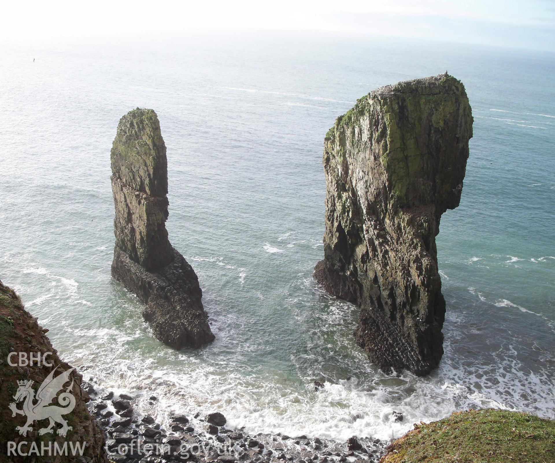 RCAHMW digital photographic survey of The Green Birdge and Elegug Stacks, Castlemartin, Pembrokeshire, taken by Louise Barker, 07/03/2009.