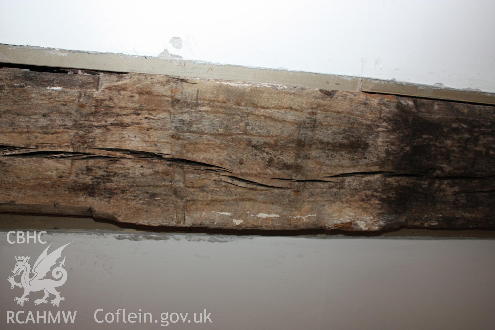 51, Clwyd Street, 17th century rear projection, showing ground-floor ceiling-beam.