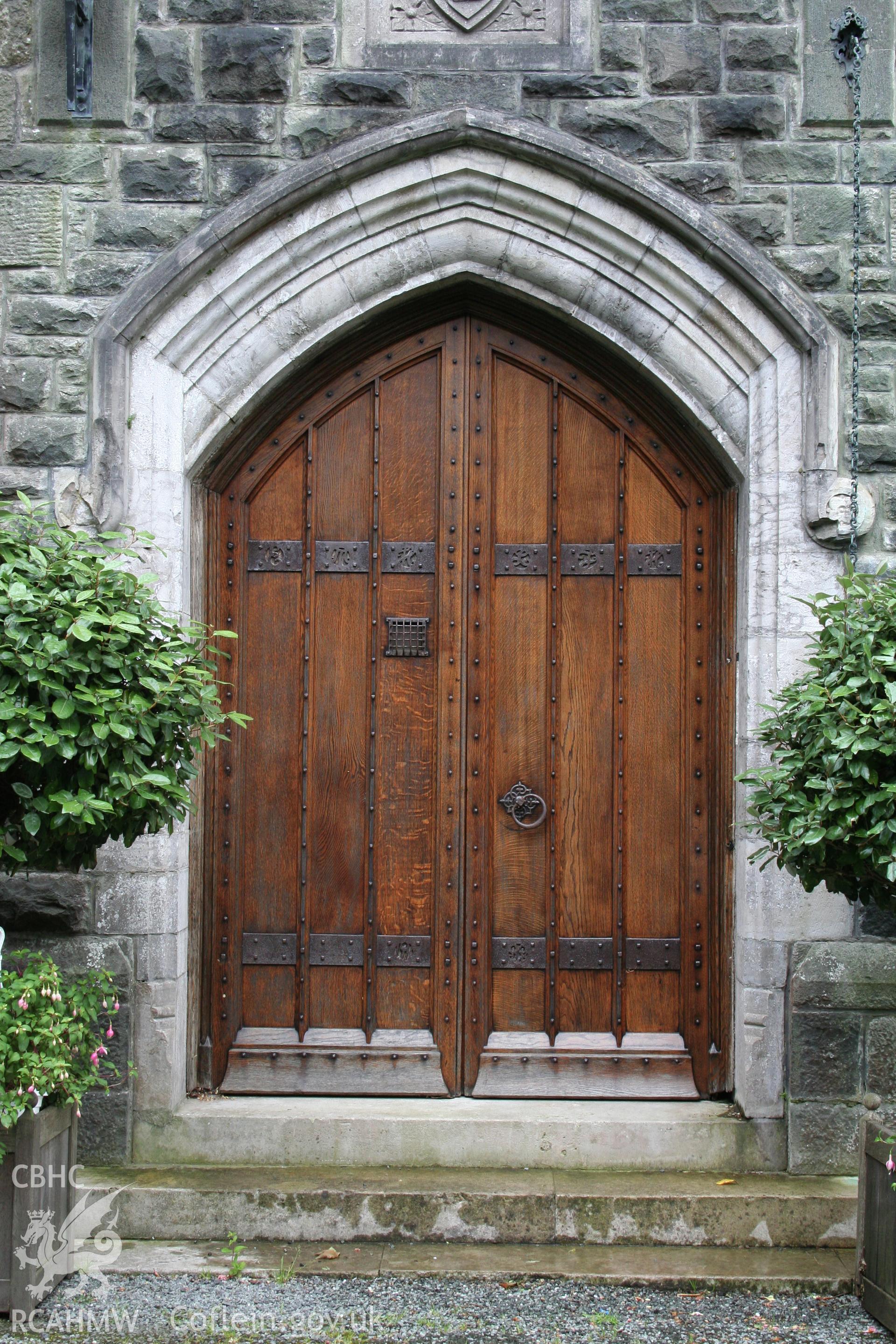 Garth Angharad, detail of the entrance door.