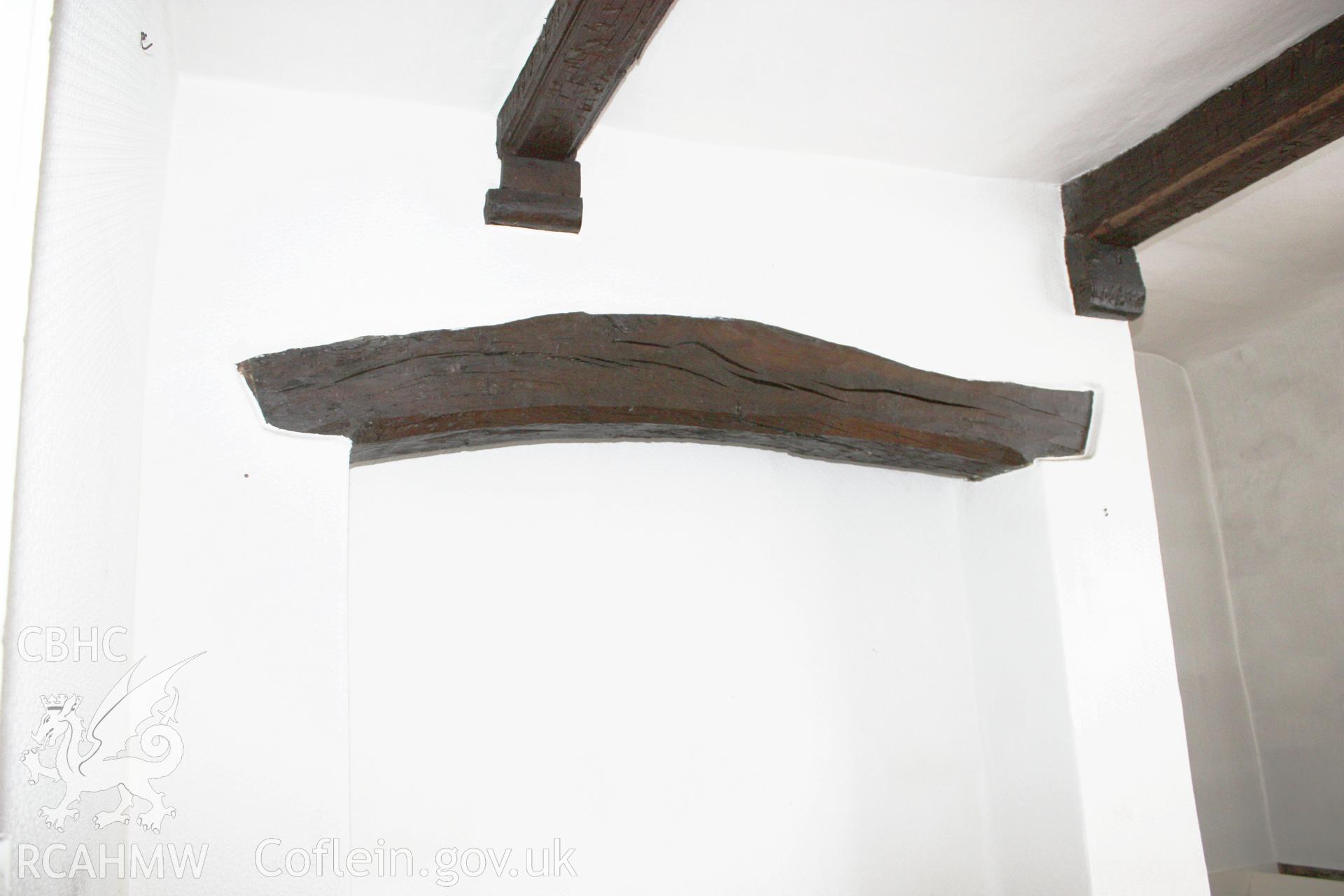 51, Clwyd Street, Interior, hall fireplace against cross-passage.