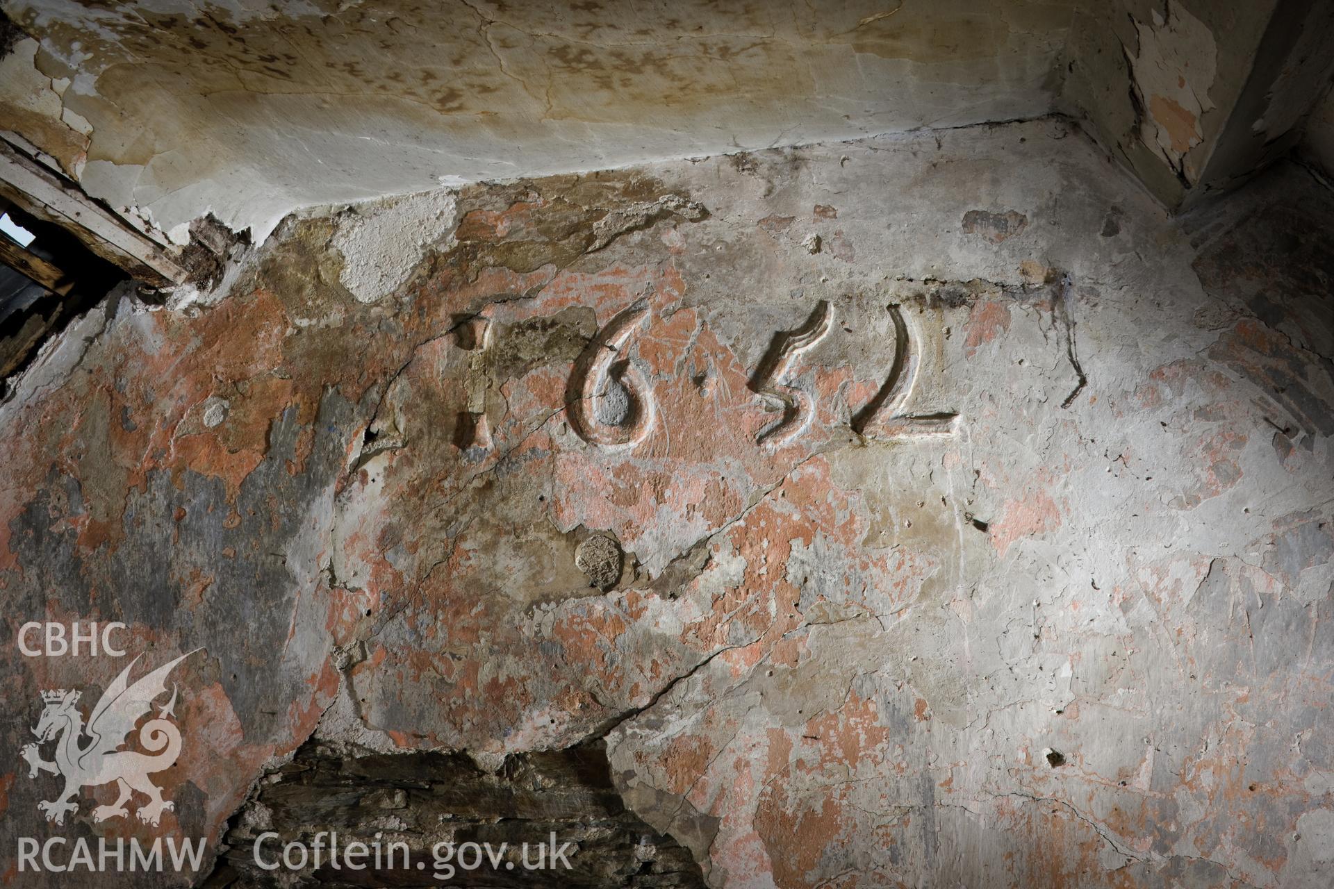 1652 plaster date in lesser chamber.