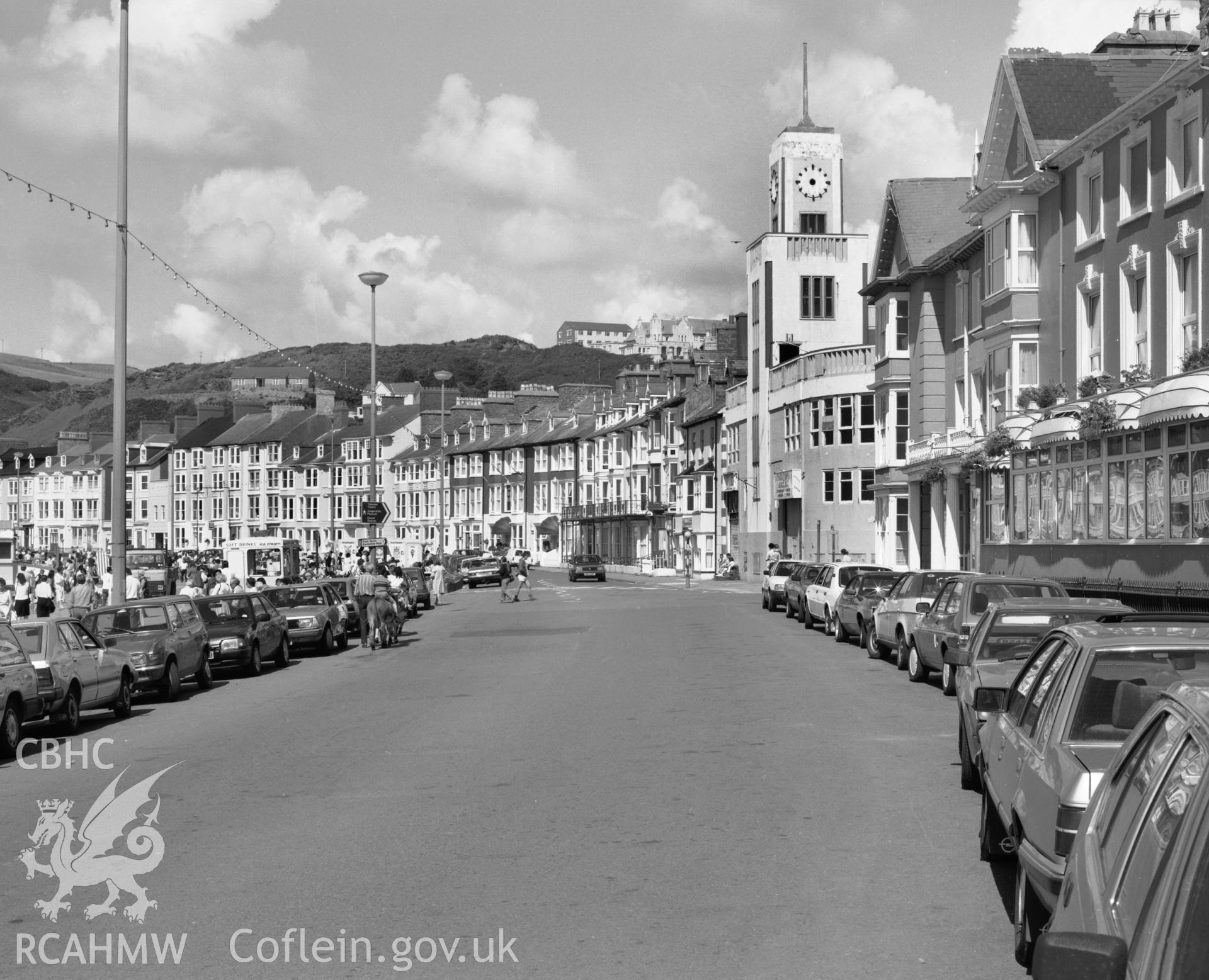 General view along Marine Terrace
