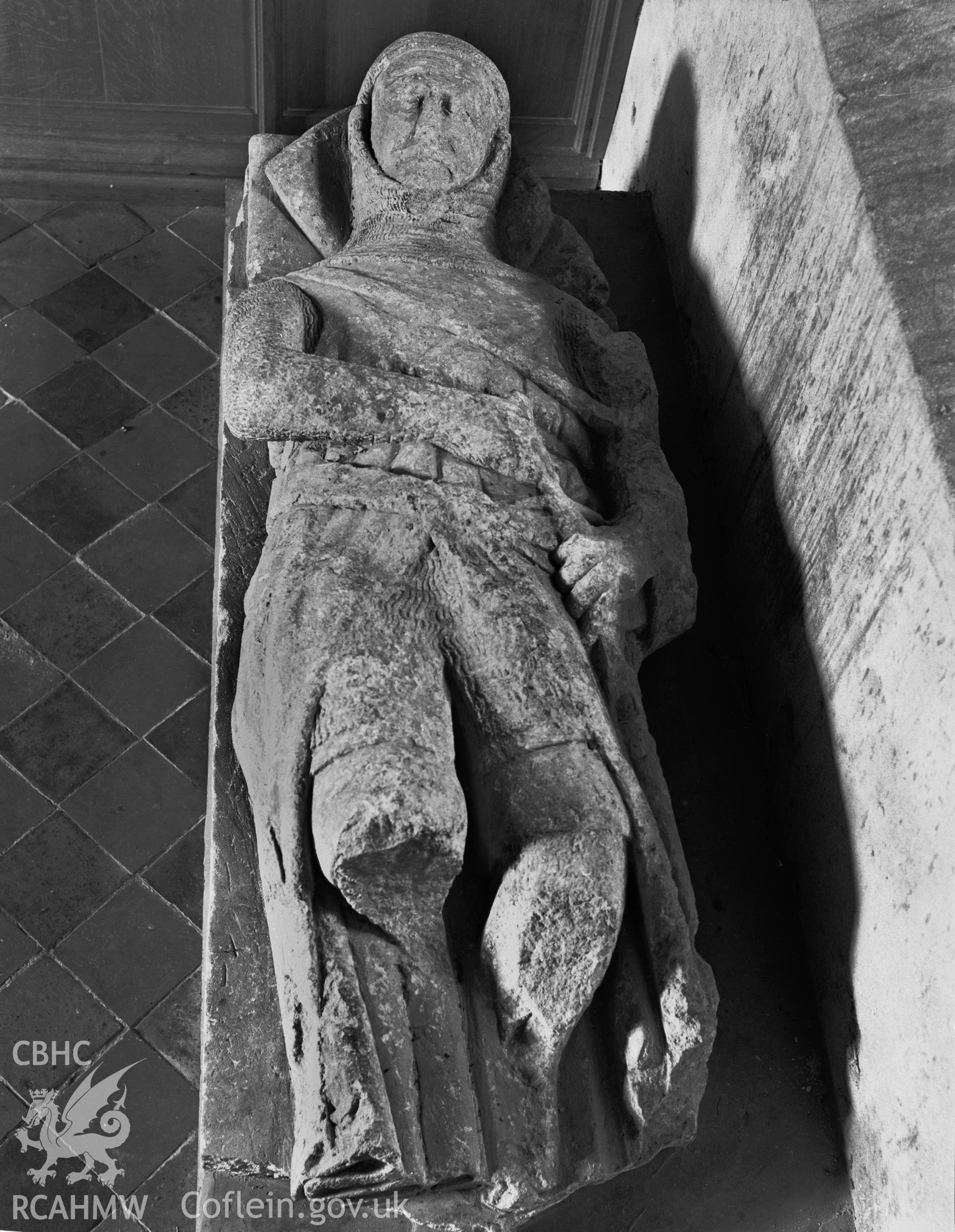 Effigy in the nave.