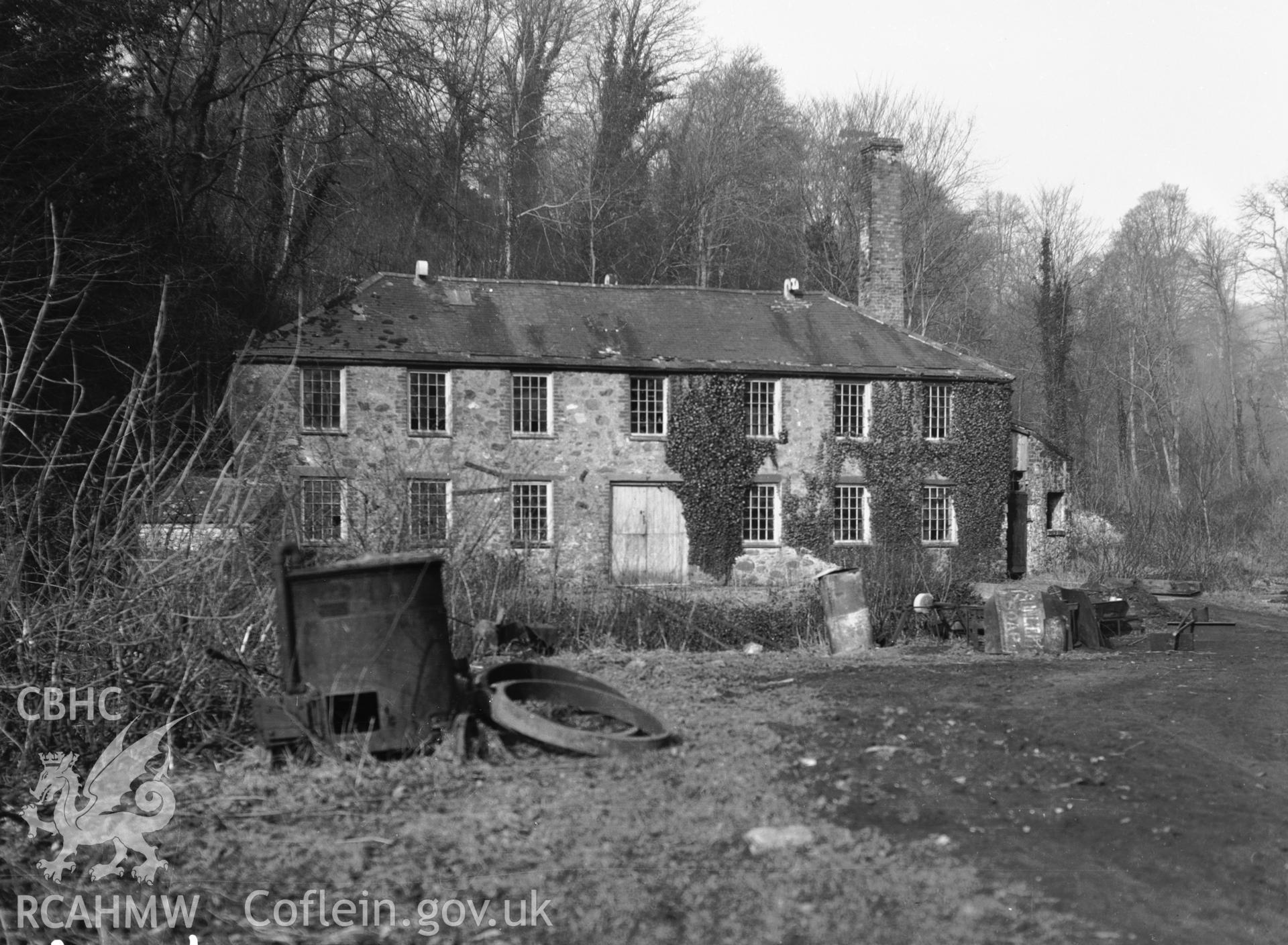 Black and white print of Cadnant Woollen Factory, Menai Bridge.