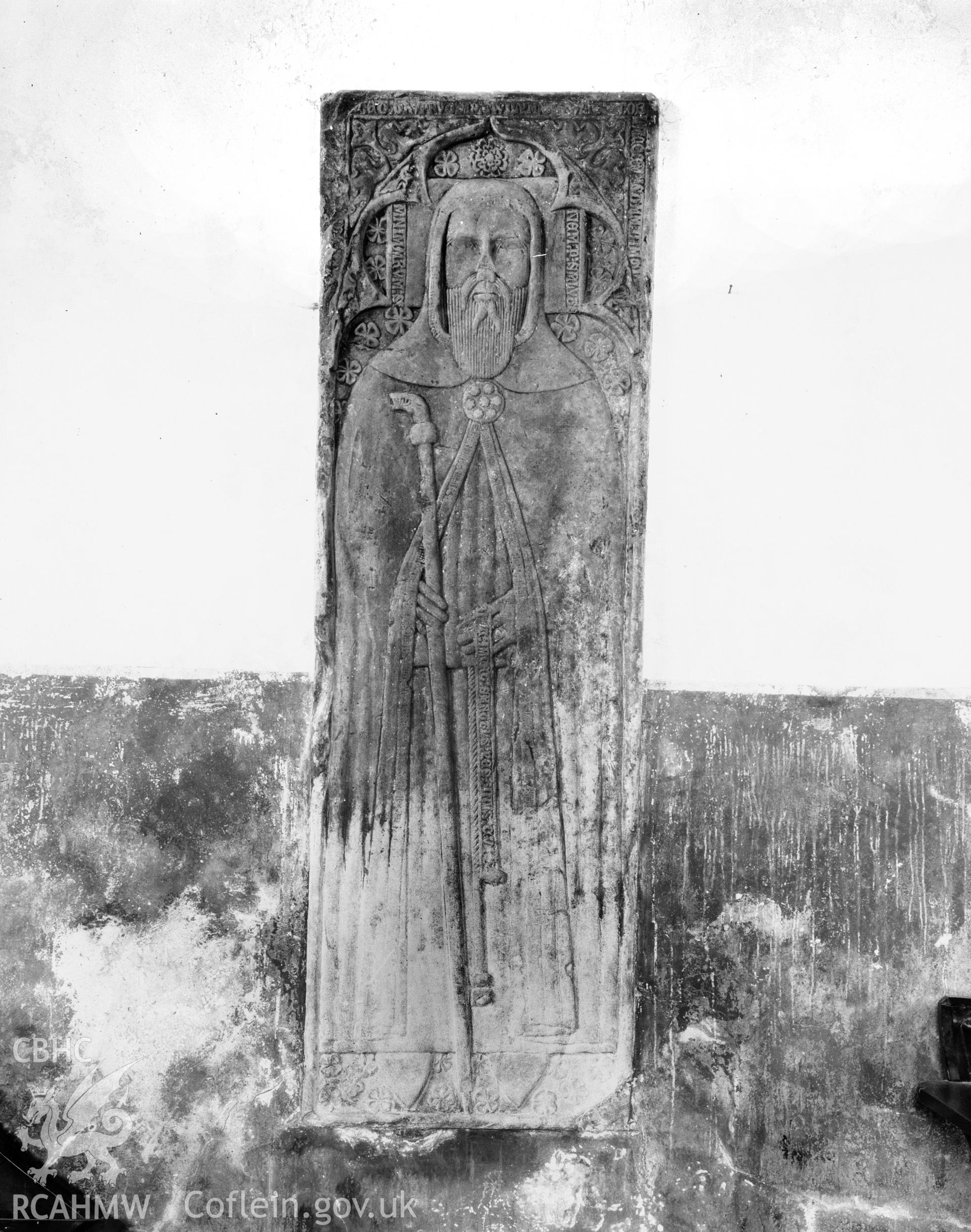 Monument in S transept