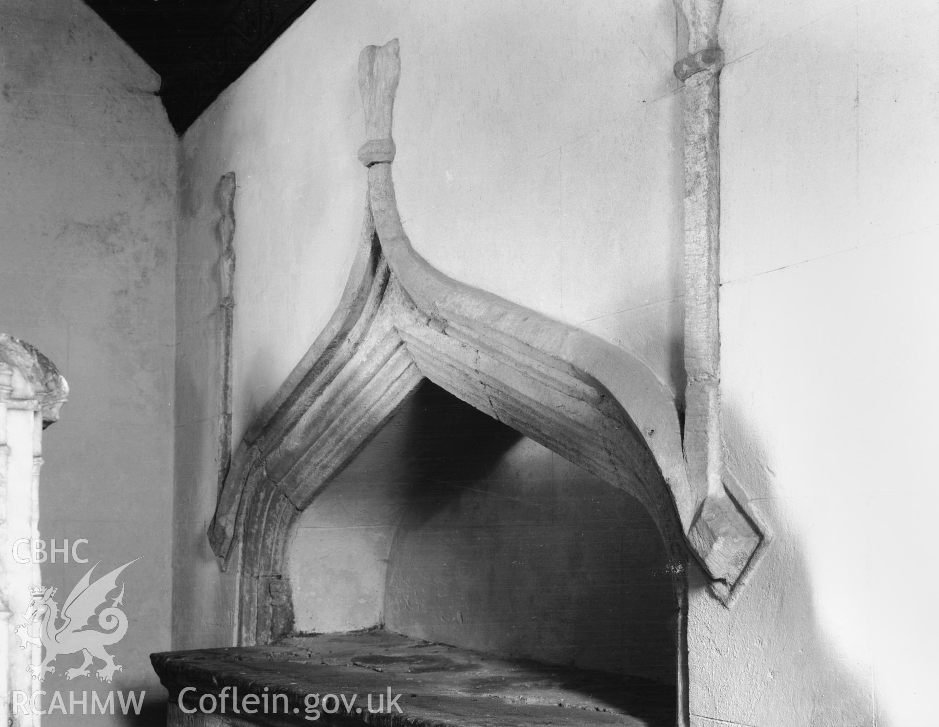 Tomb in wall of N chapel