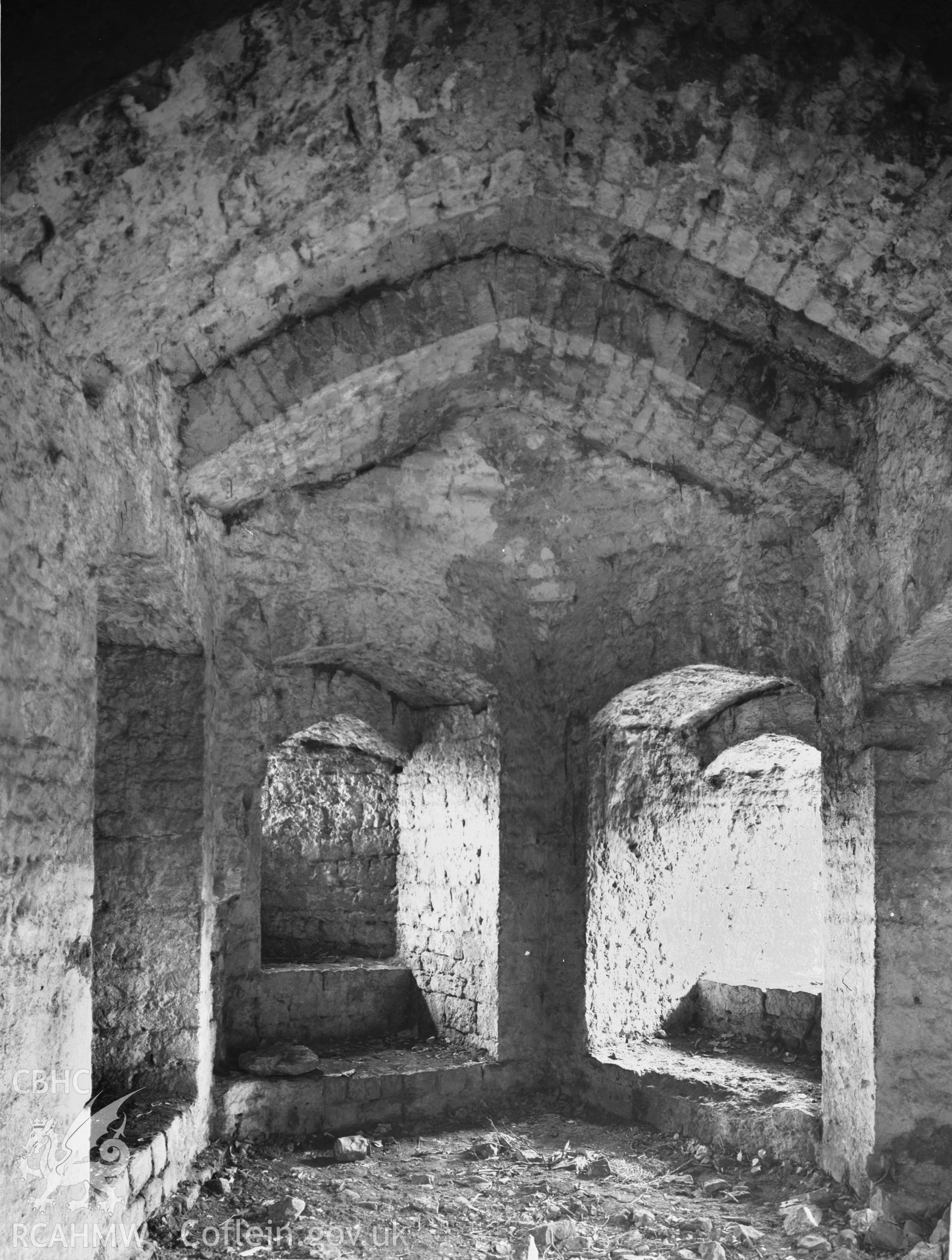 Interior view of the guardroom showing embrasures for arrow-slits and pointed ribbed vault.