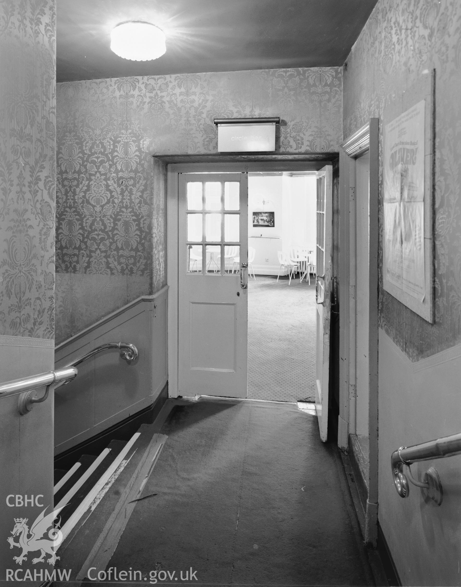 Entrance to circle bar