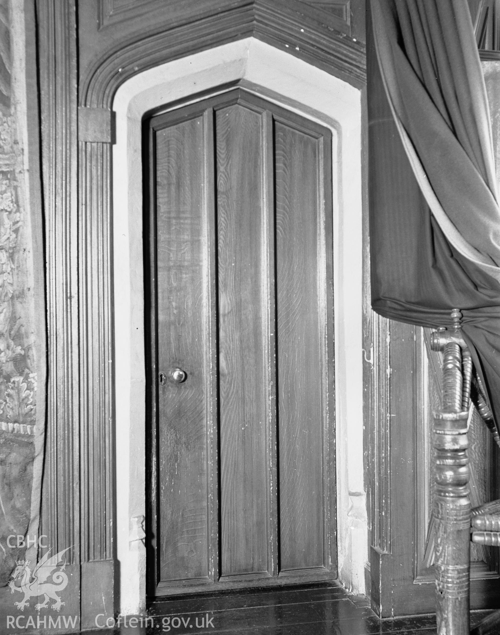 Doorway between the hall and the dining room.