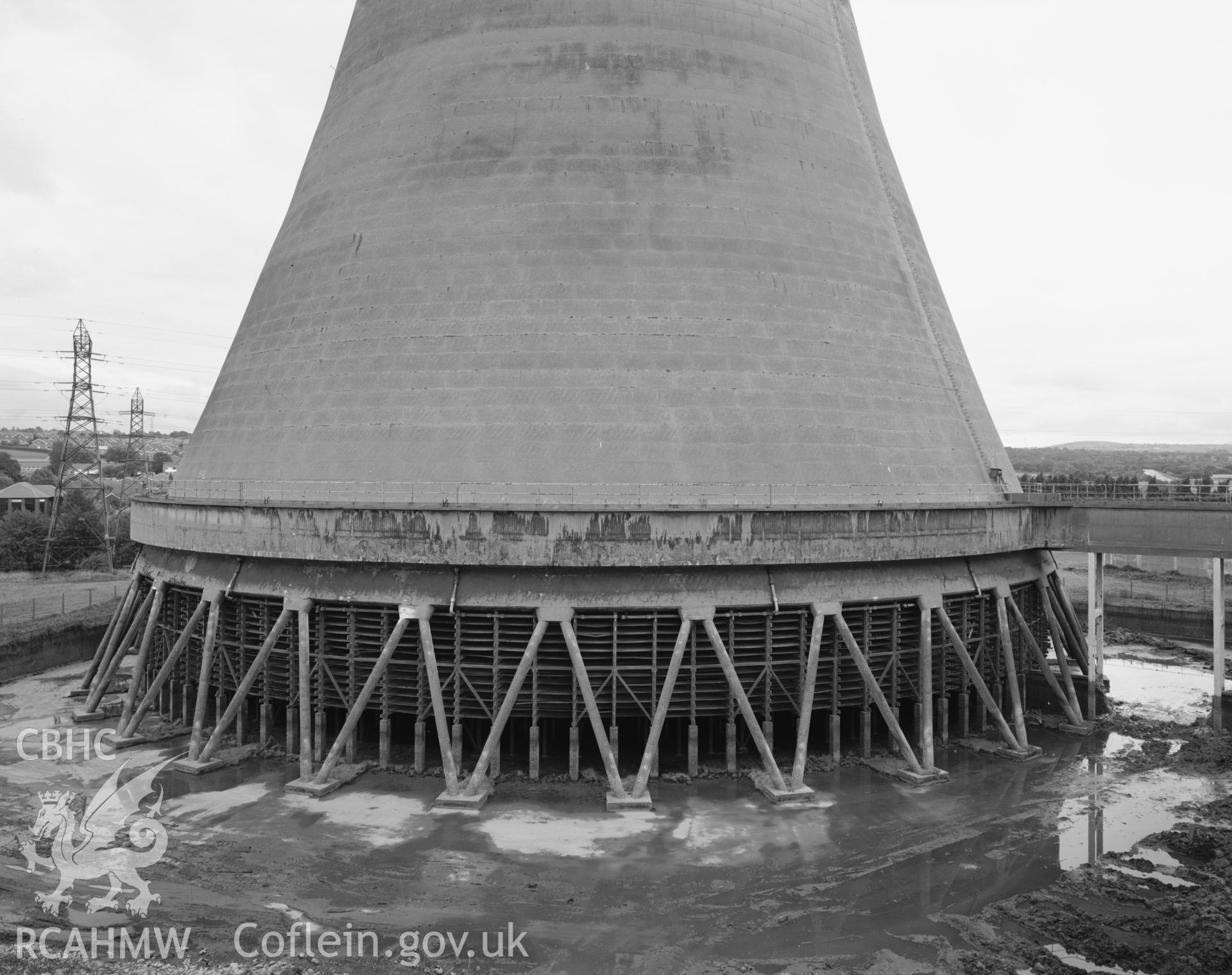 Cooling towers. NA/FL/93/014