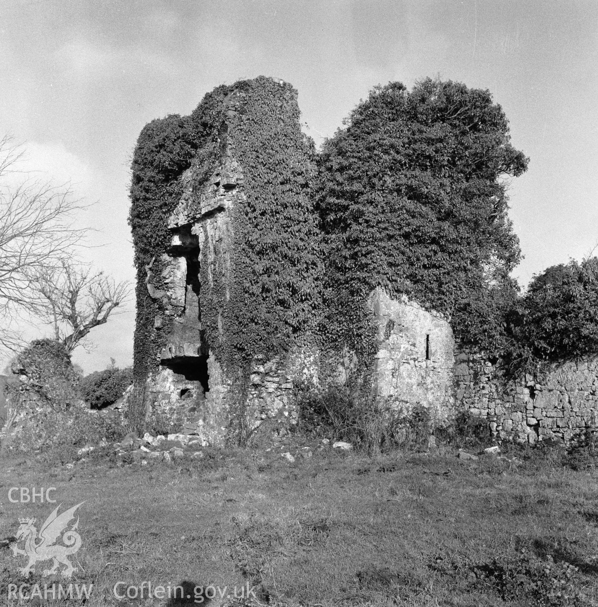 Black and white print of an exterior view of the ruins of Haroldstone, St Isels.